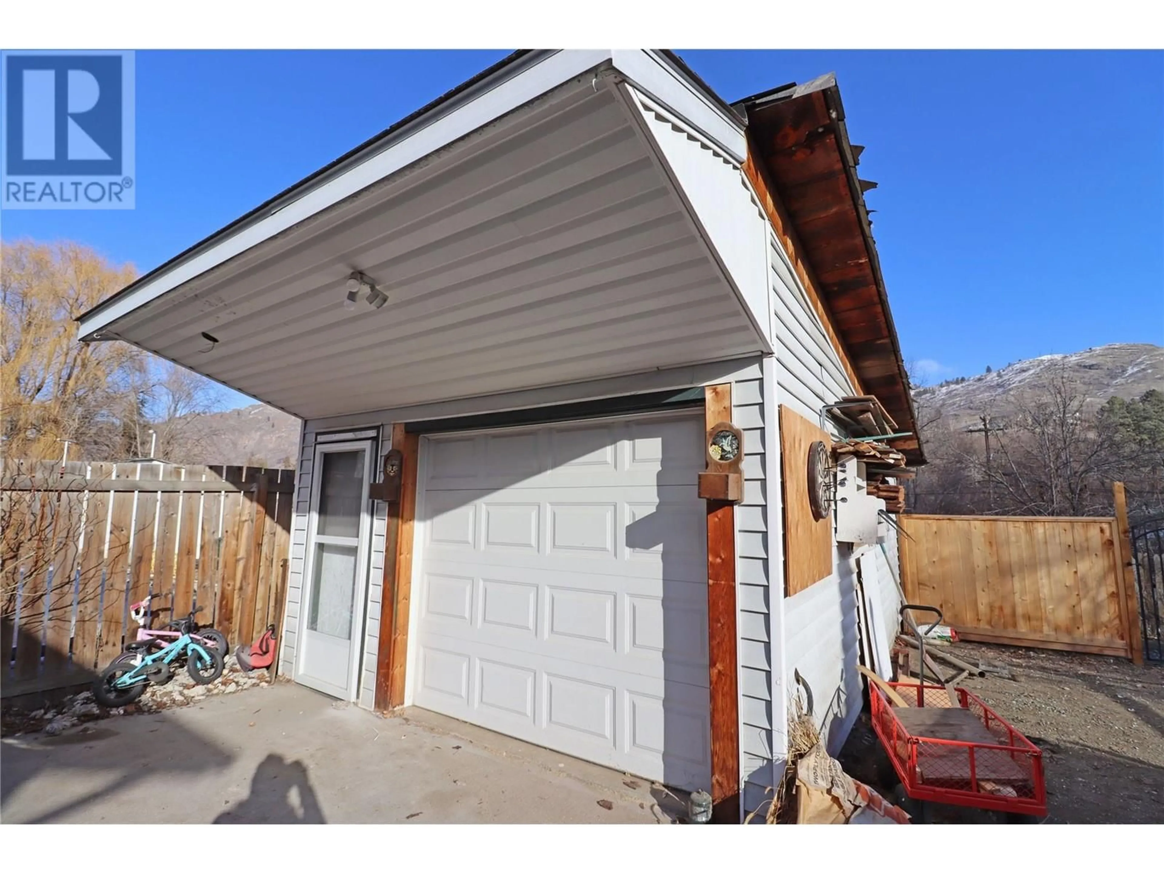 Indoor garage for 7530 2ND Street, Grand Forks British Columbia V0H1H0