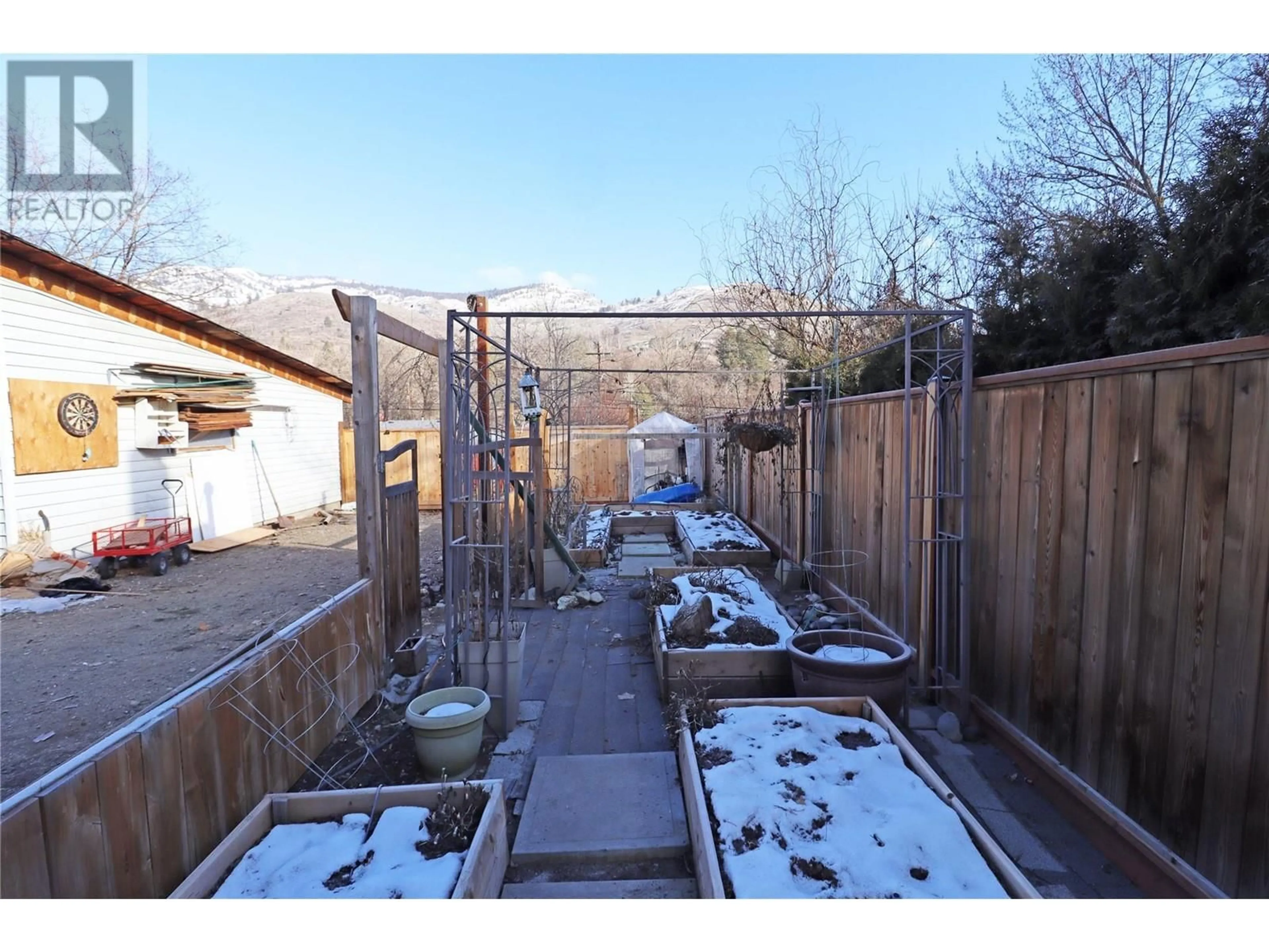 A pic from outside/outdoor area/front of a property/back of a property/a pic from drone, building for 7530 2ND Street, Grand Forks British Columbia V0H1H0