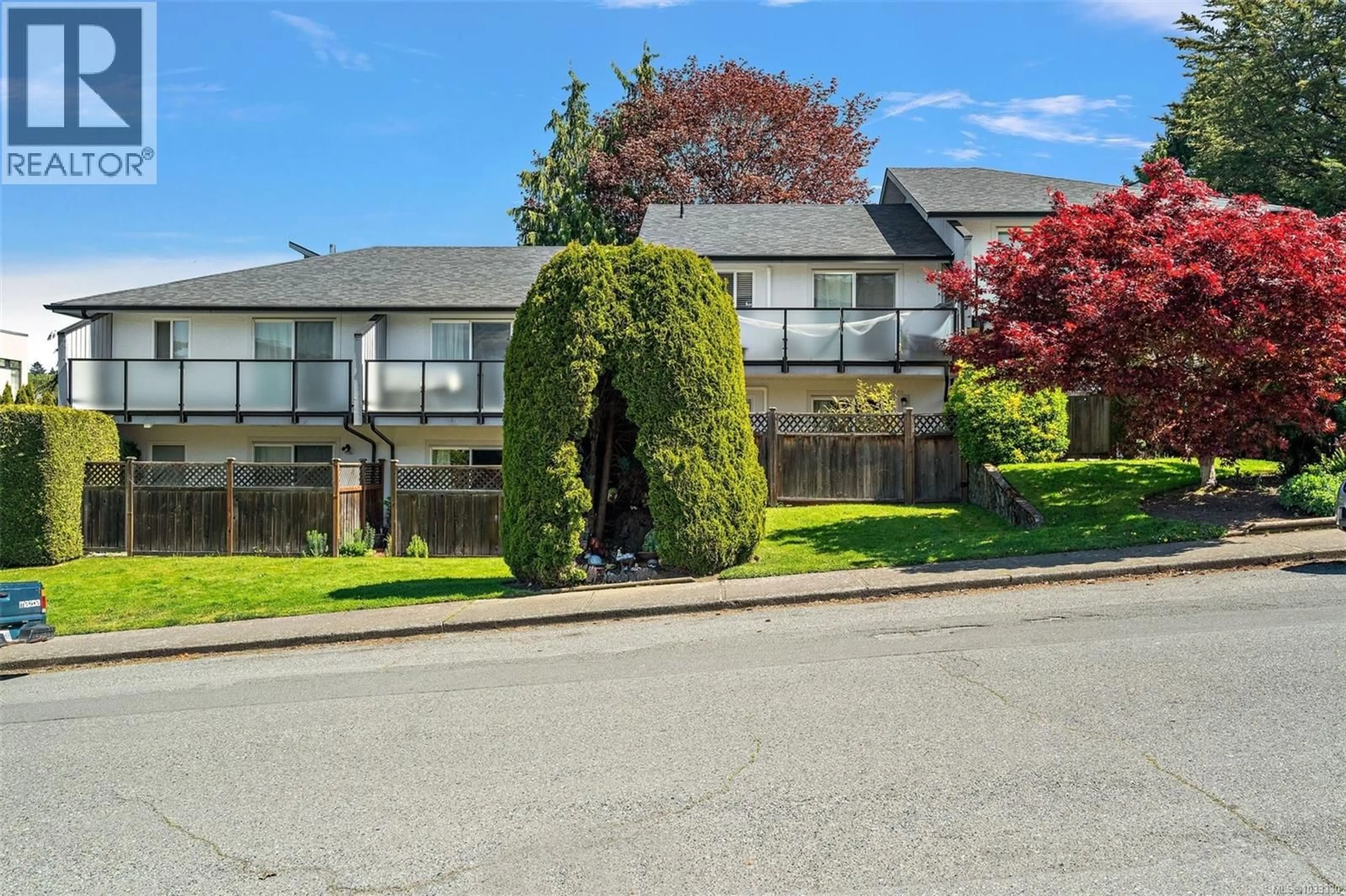 Patio, street for 5 - 3235 ALDER STREET, Saanich British Columbia V8X1P3