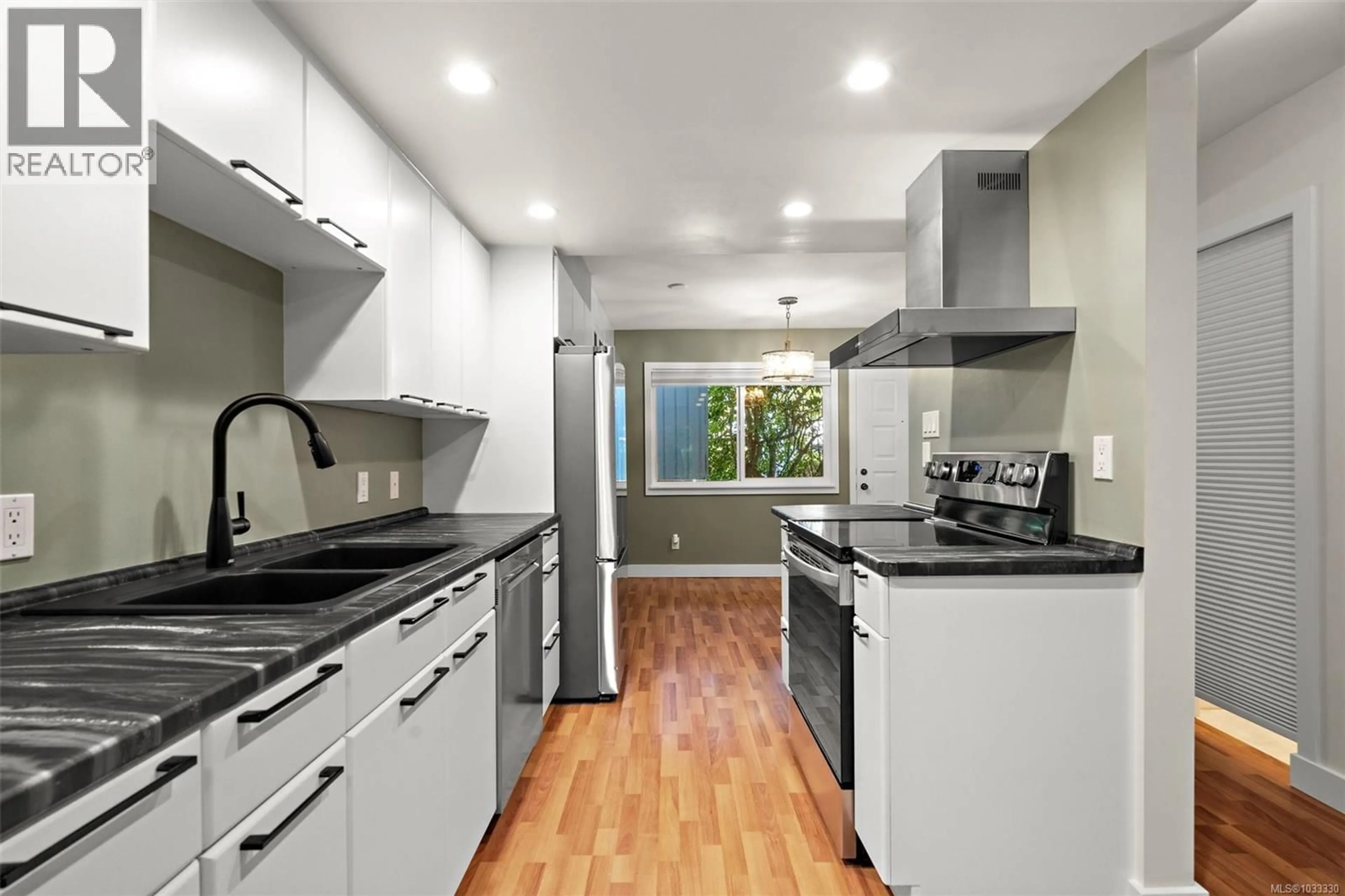 Unknown for 5 - 3235 ALDER STREET, Saanich British Columbia V8X1P3