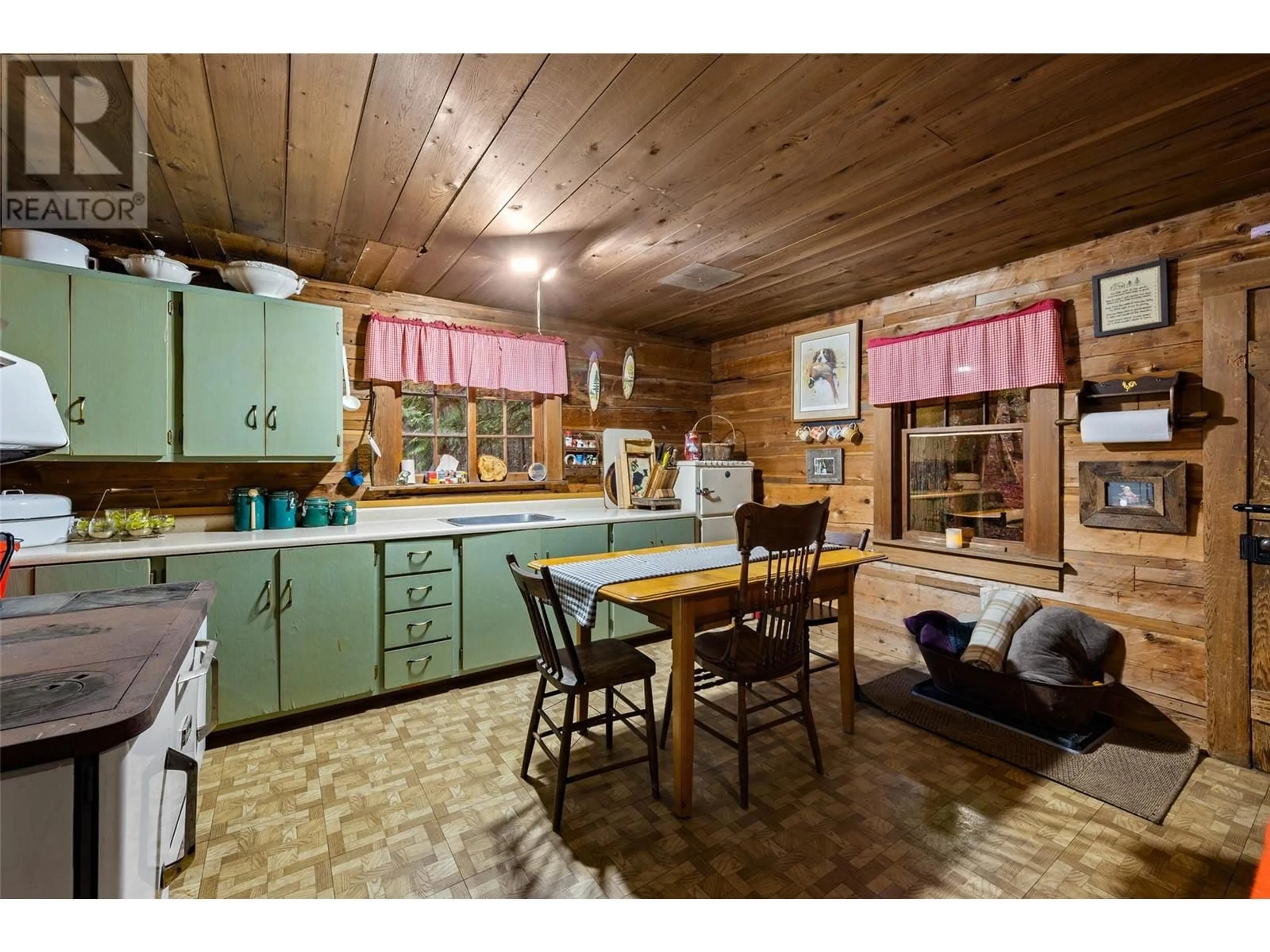 Rustic kitchen, unknown for 6057 Line 17 Road, Magna Bay British Columbia V0E1M7