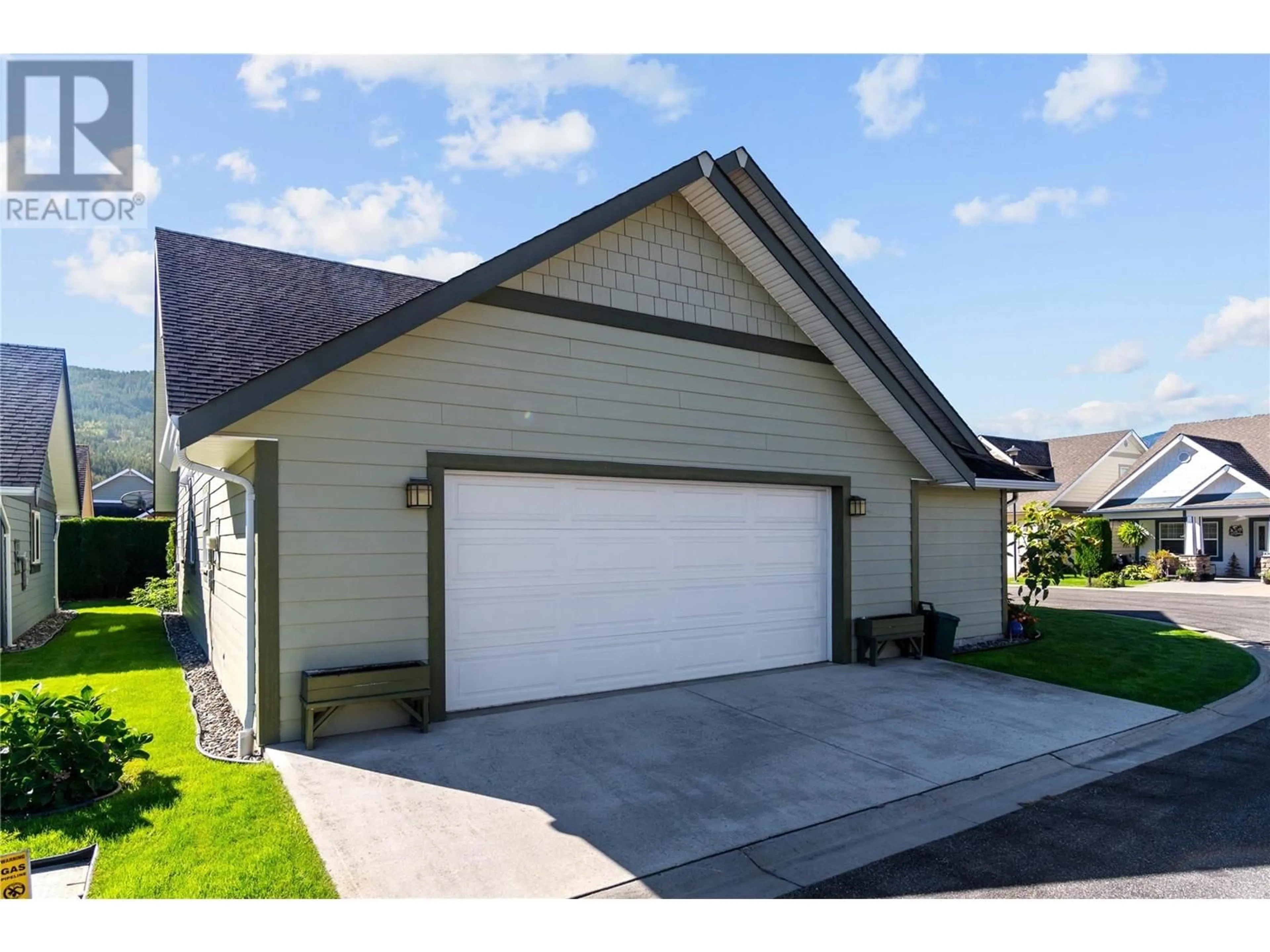 Indoor garage for 38 - 1231 10 STREET SOUTHWEST, Salmon Arm British Columbia V1E0A5