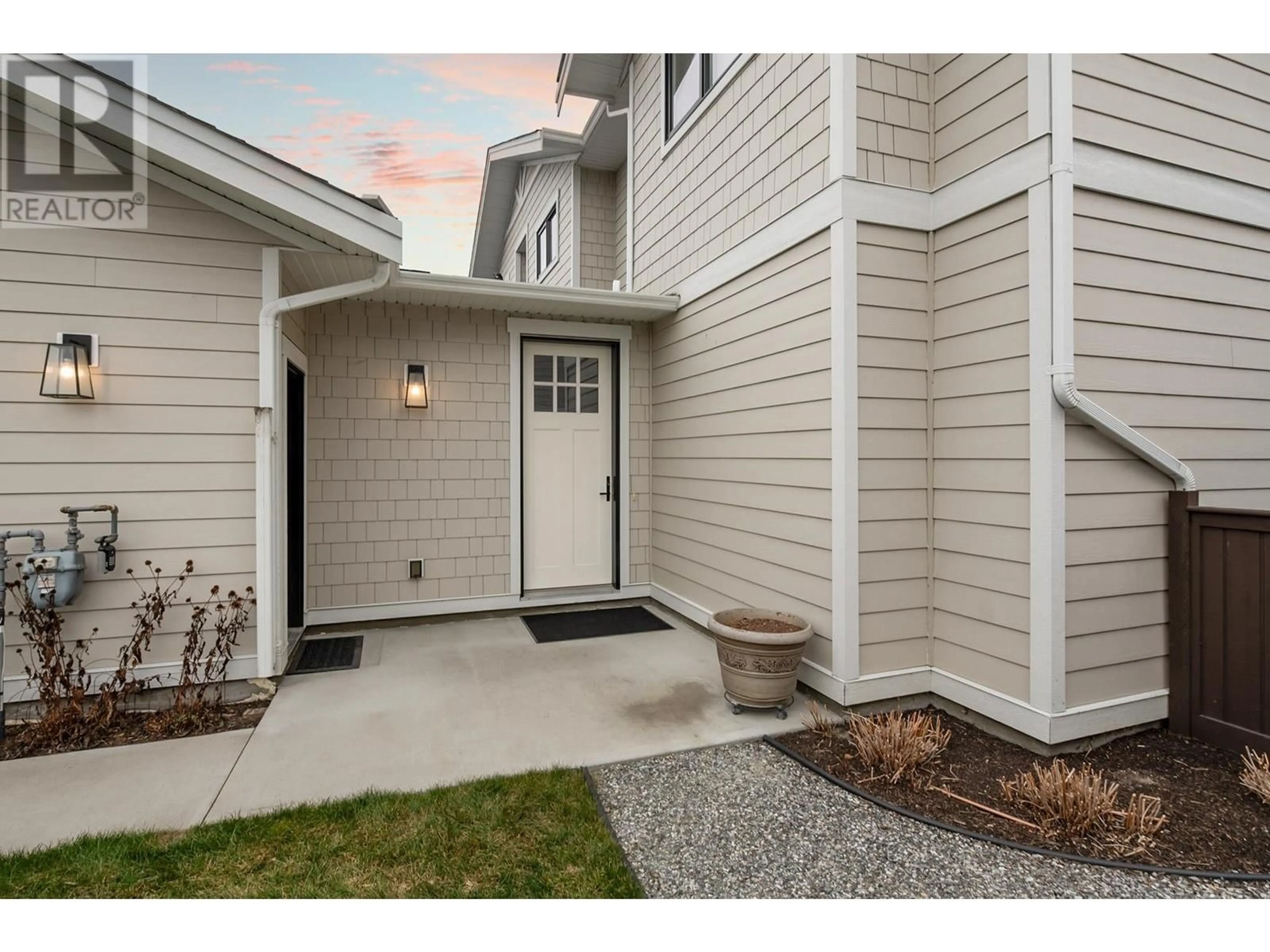 Indoor entryway for 1940 KLO Road Unit# 7, Kelowna British Columbia V1W2H6