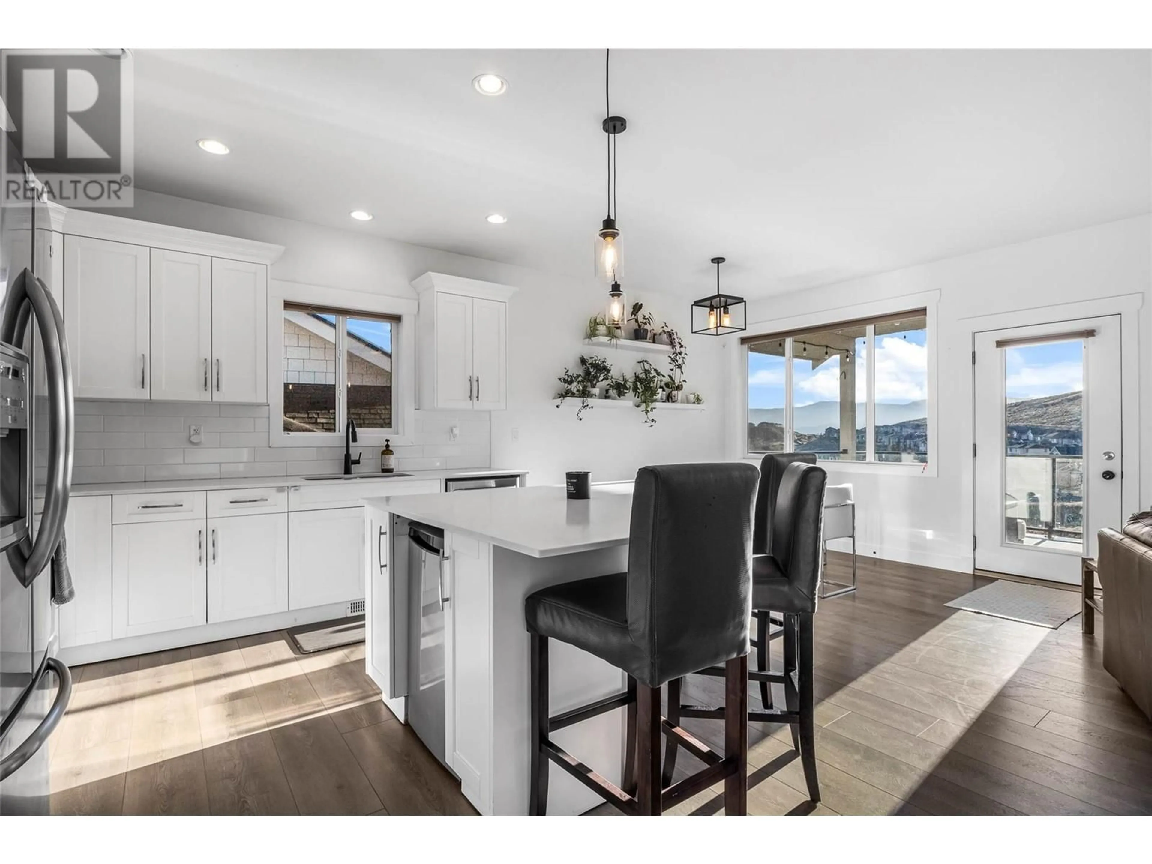 Open concept kitchen, unknown for 1063 Saddleback Court, Kamloops British Columbia V2B0B9