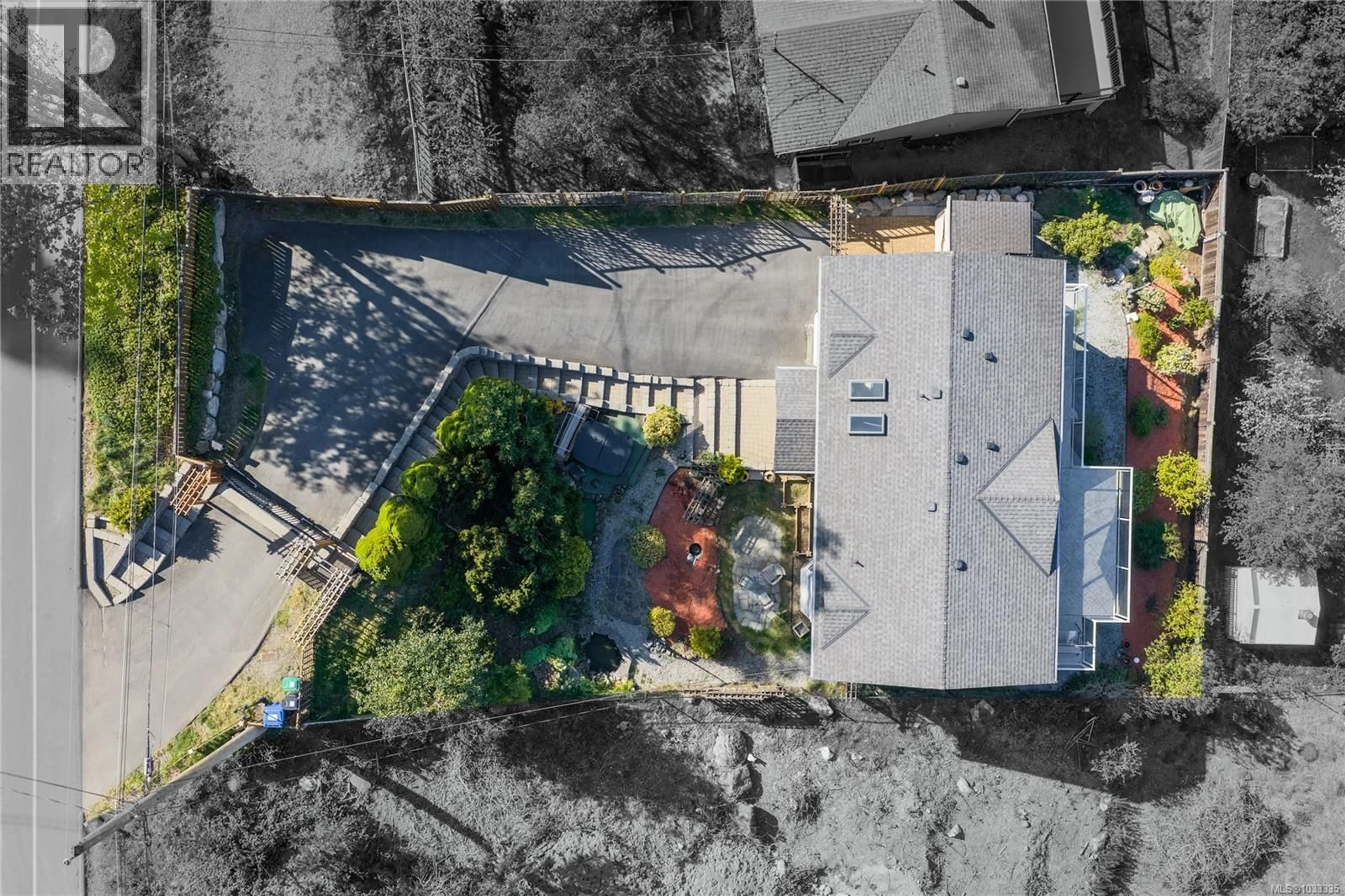 A pic from outside/outdoor area/front of a property/back of a property/a pic from drone, street for 5170 LAGUNA WAY, Nanaimo British Columbia V9T5L7