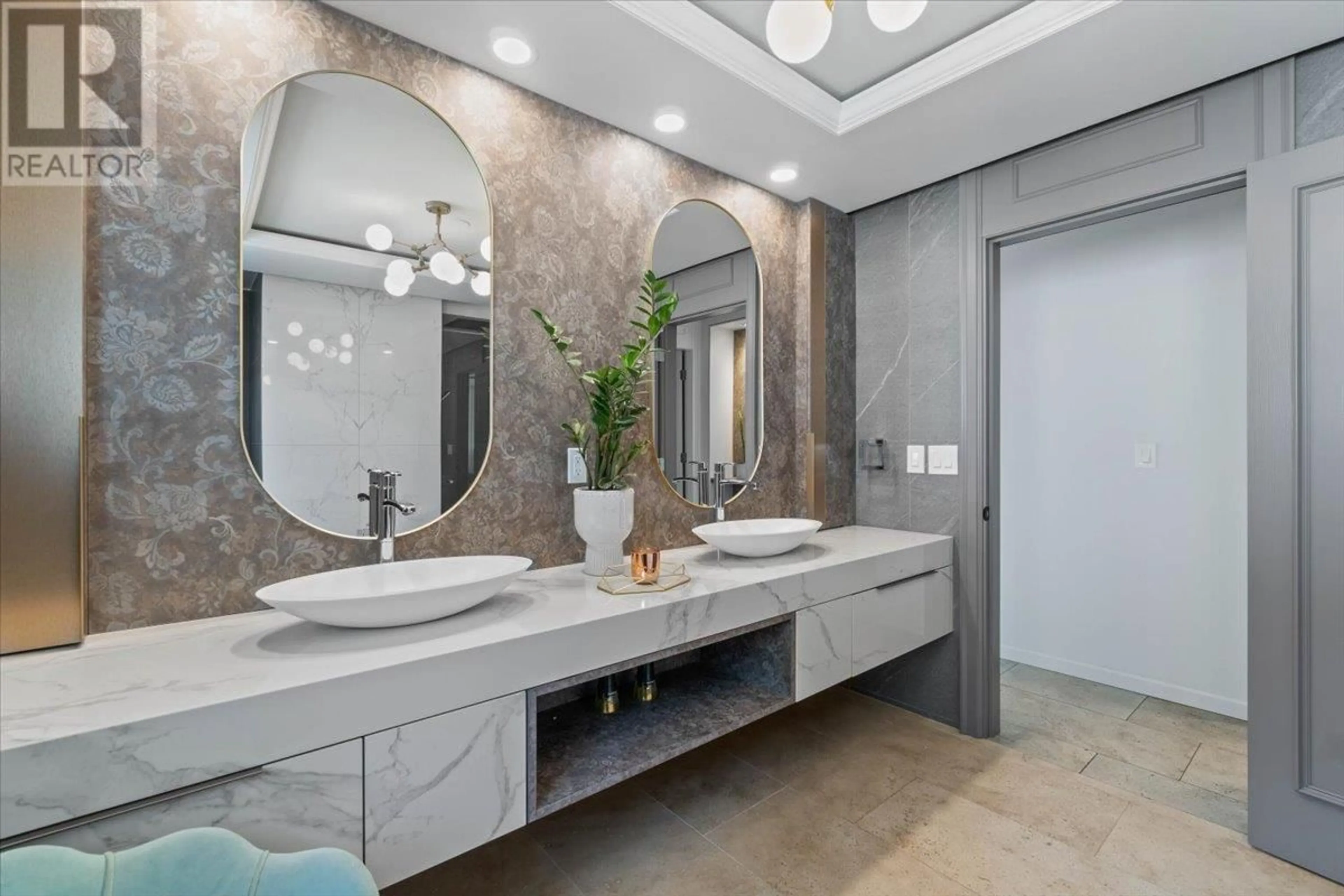 Contemporary bathroom, ceramic/tile floor for 5956 VICTORIA STREET, Peachland British Columbia V0H1X4