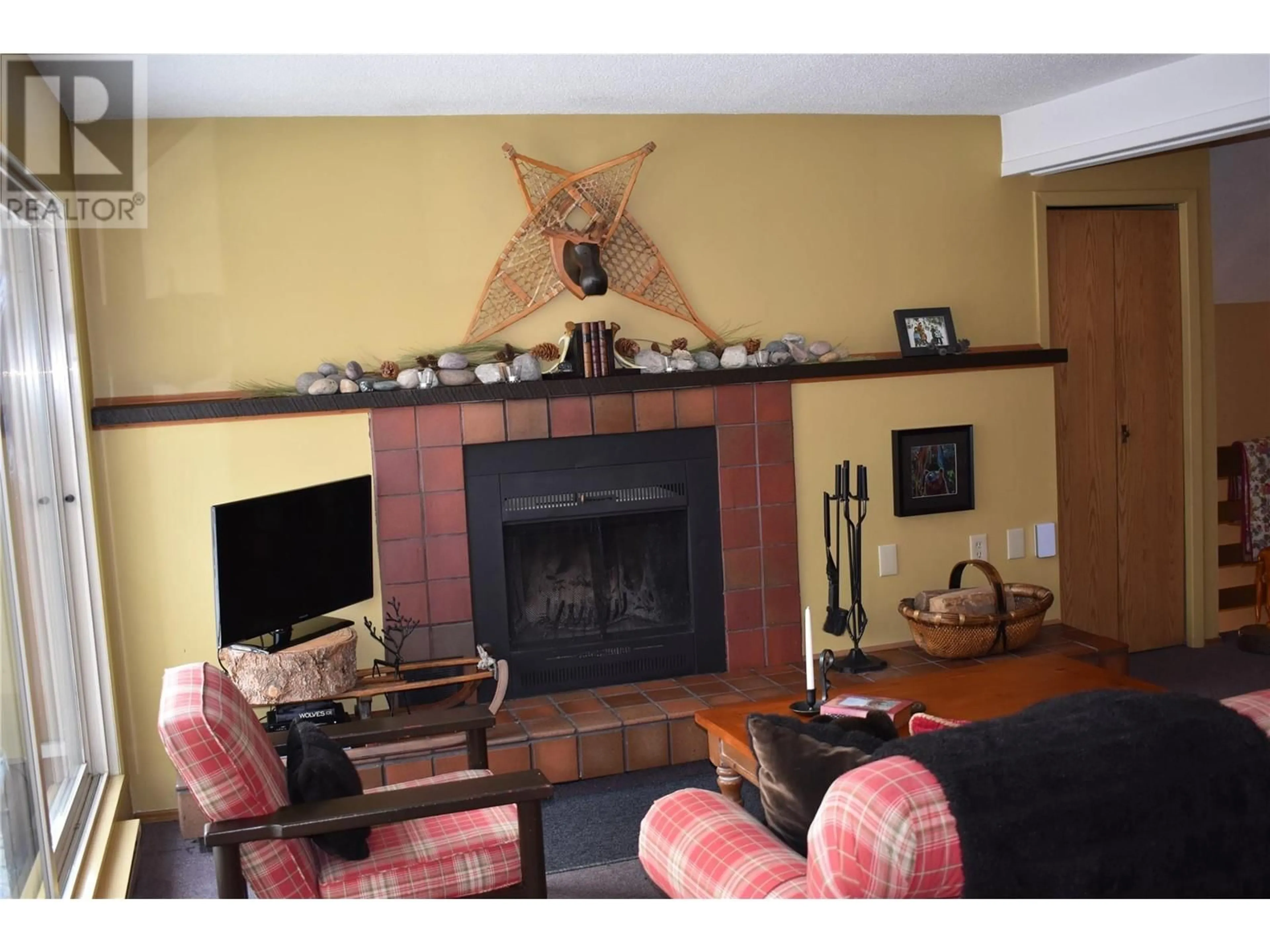 Living room with furniture, wood/laminate floor for 2030 Panorama Drive Unit# 707, Panorama Mountain British Columbia V0A1T0