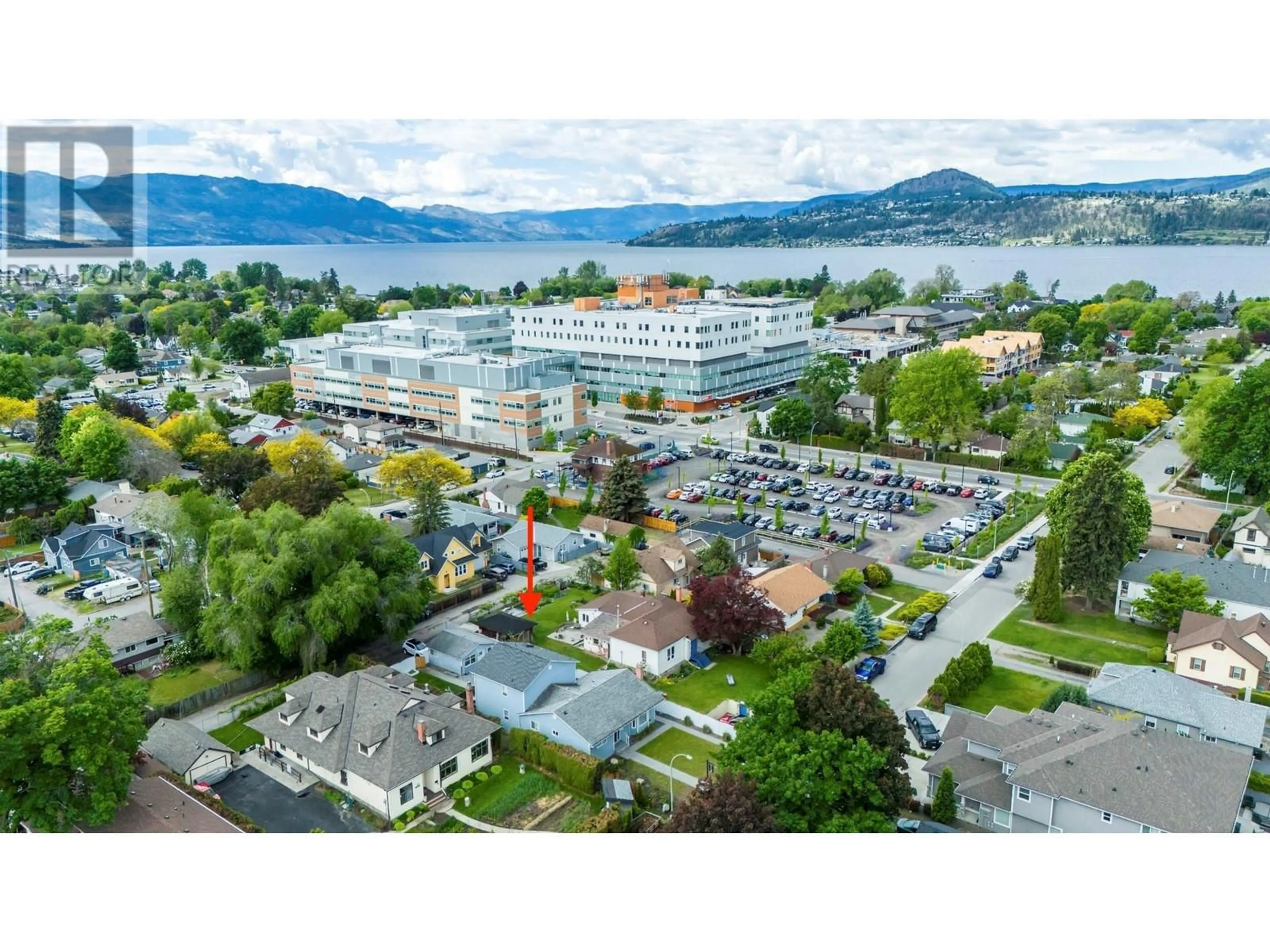 A pic from outside/outdoor area/front of a property/back of a property/a pic from drone, mountain view for 633 Glenwood Avenue, Kelowna British Columbia V1Y5M2