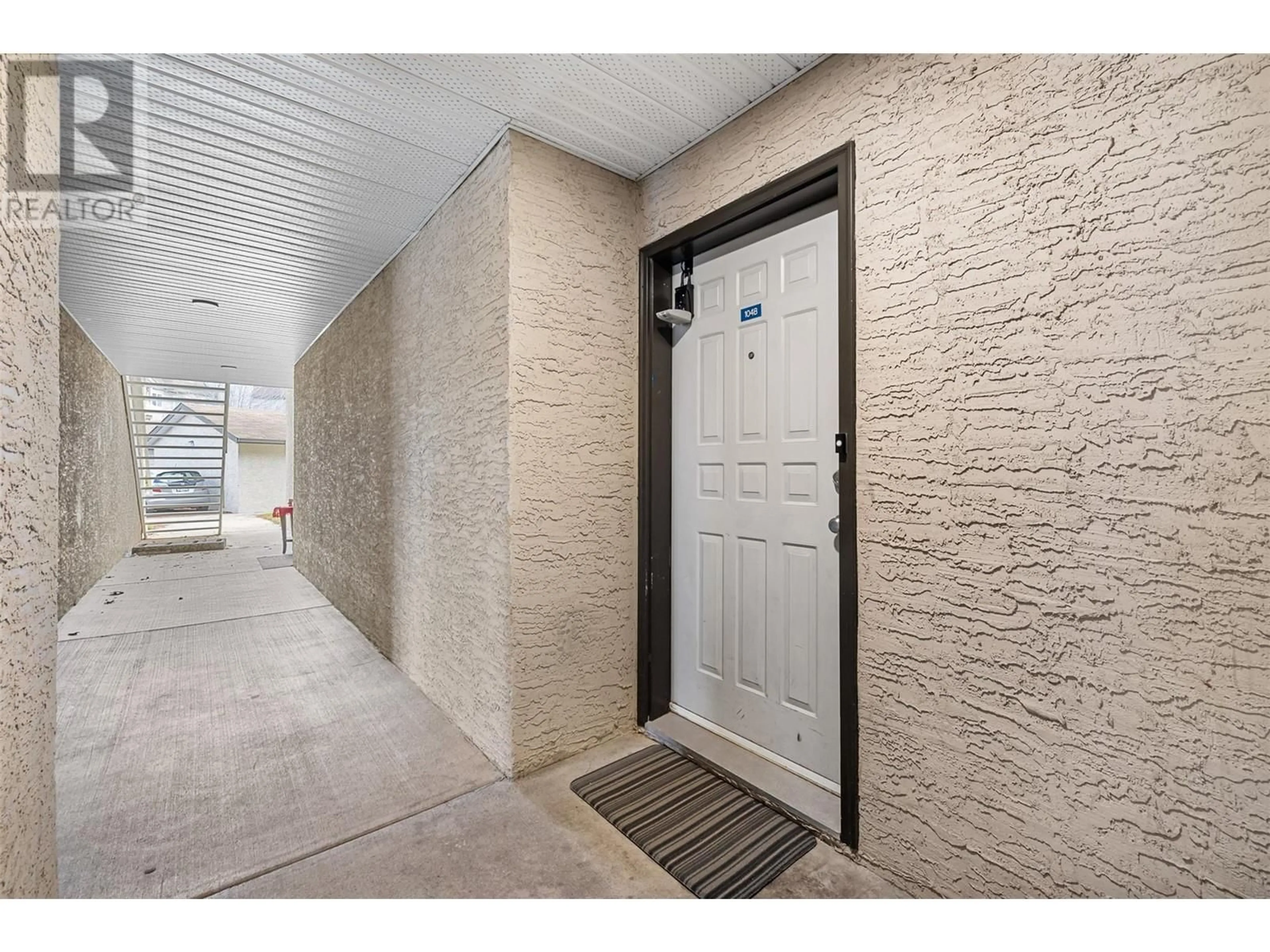 Indoor entryway for 735 Cook Road Unit# 104B, Kelowna British Columbia V1W3G6