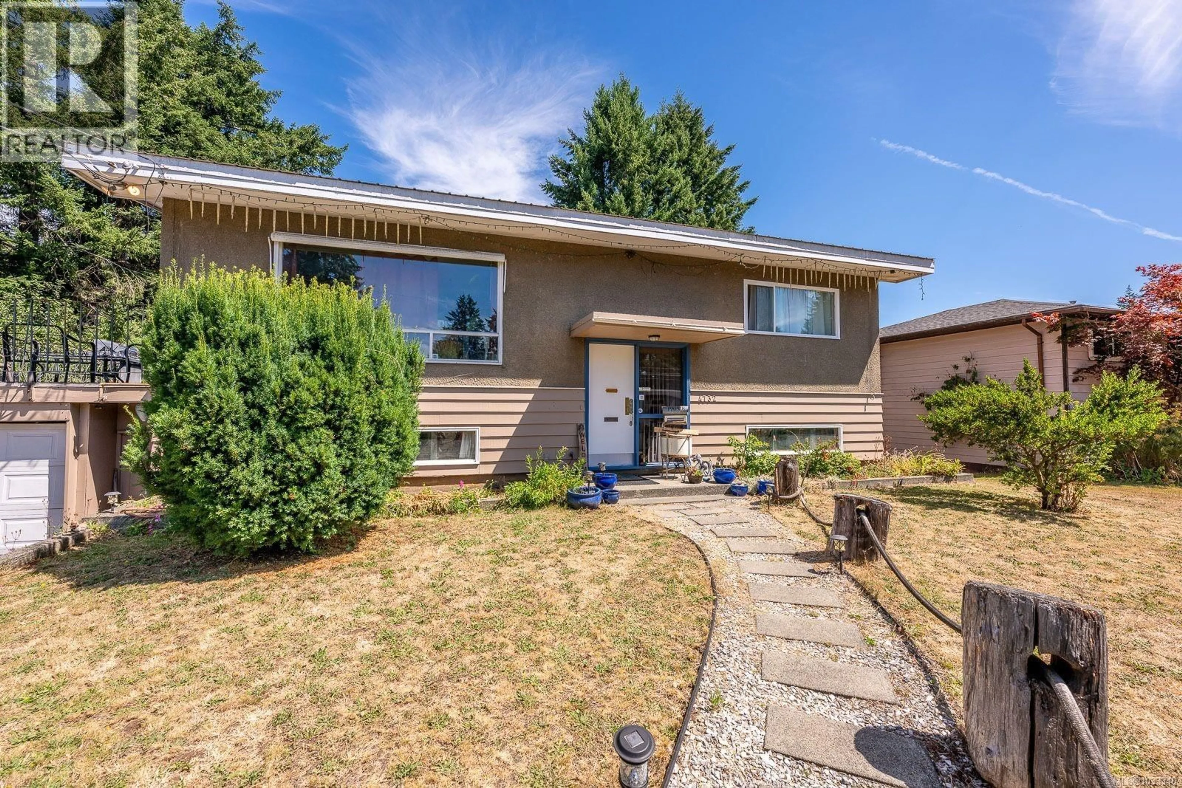 Home with vinyl exterior material, street for 4732 OAKRIDGE DRIVE, Courtenay British Columbia V9N6A8