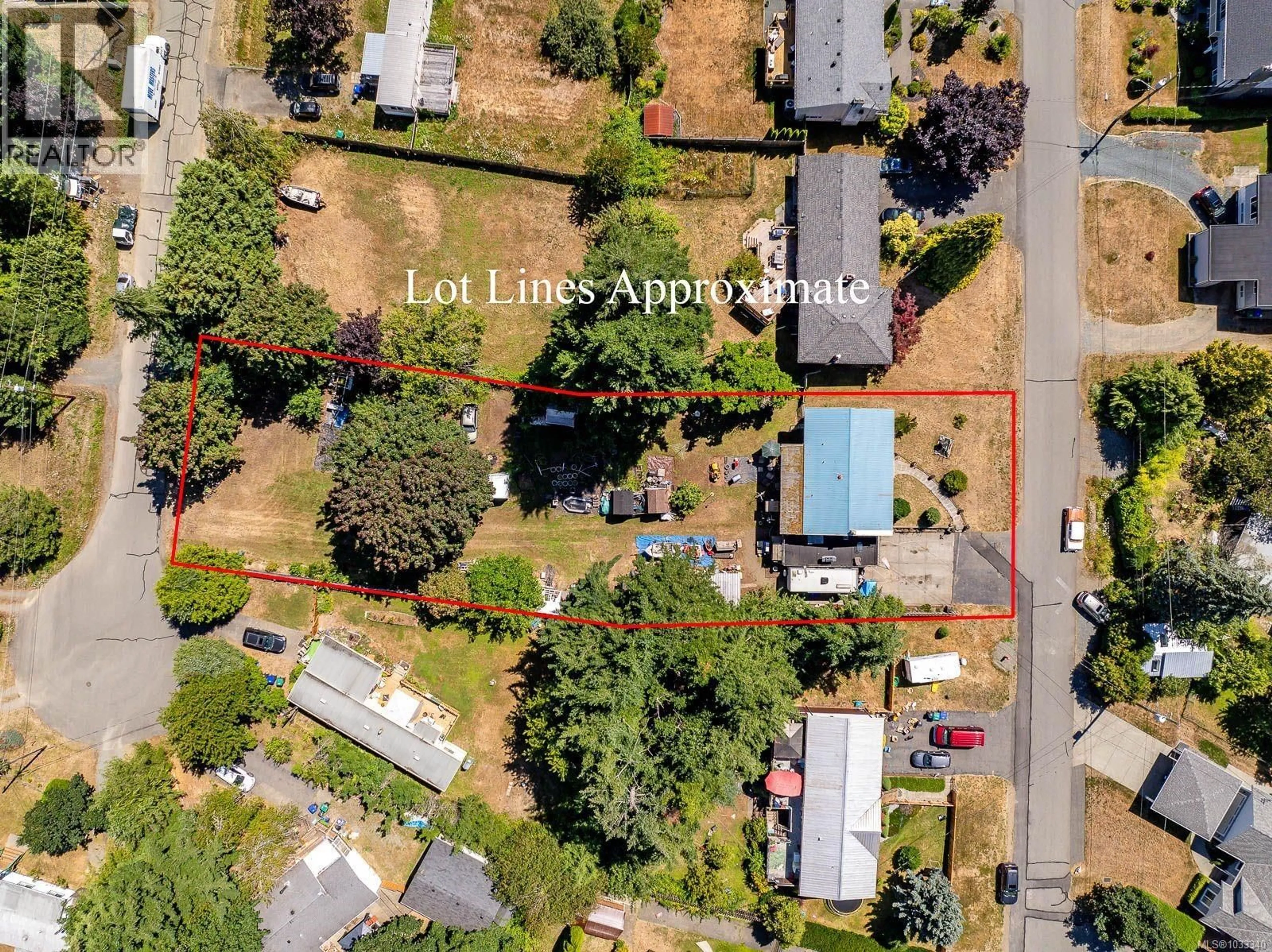 A pic from outside/outdoor area/front of a property/back of a property/a pic from drone, street for 4732 OAKRIDGE DRIVE, Courtenay British Columbia V9N6A8