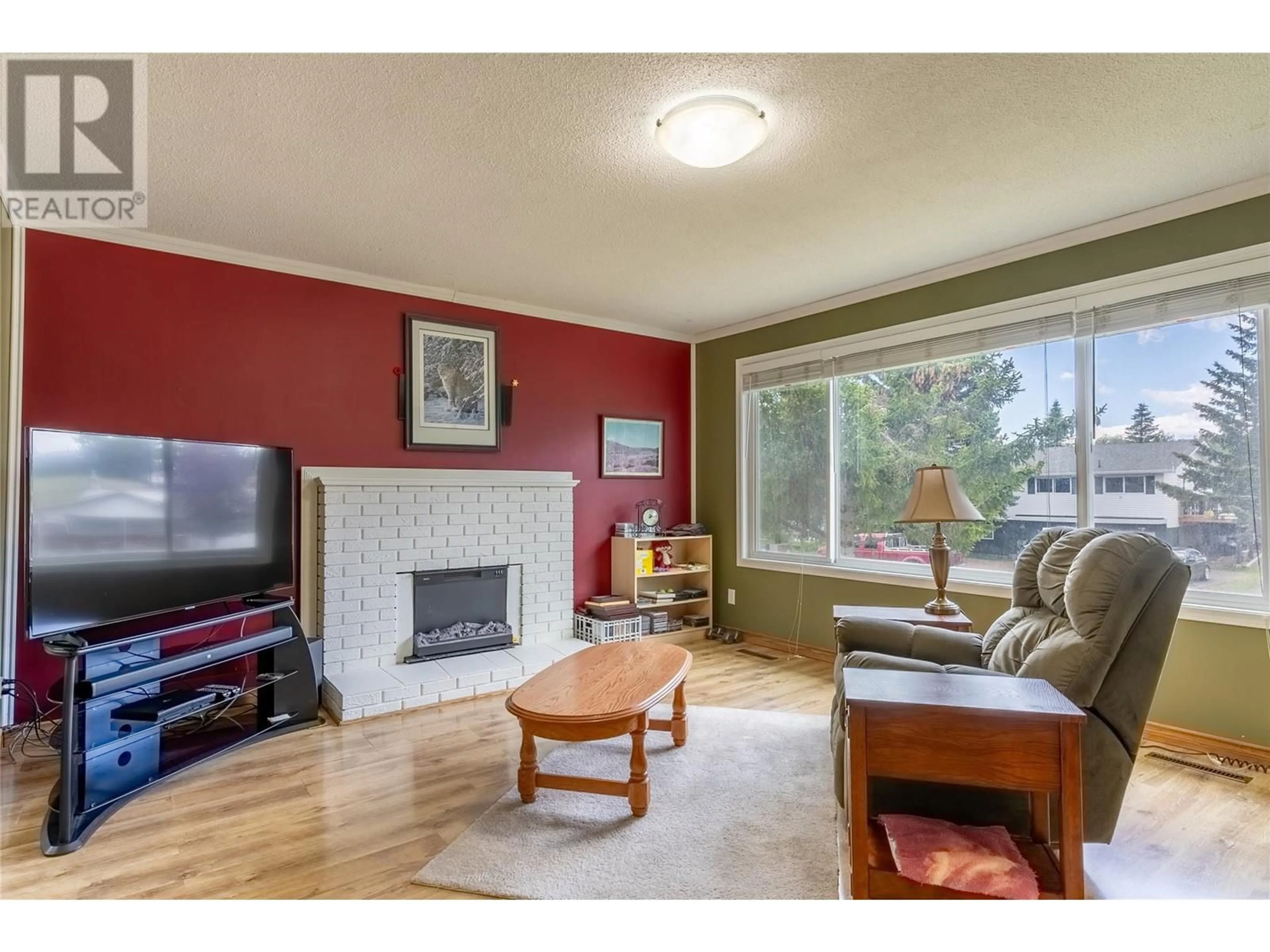 Living room with furniture, wood/laminate floor for 21 GALENA Avenue, Logan Lake British Columbia V0K1W0