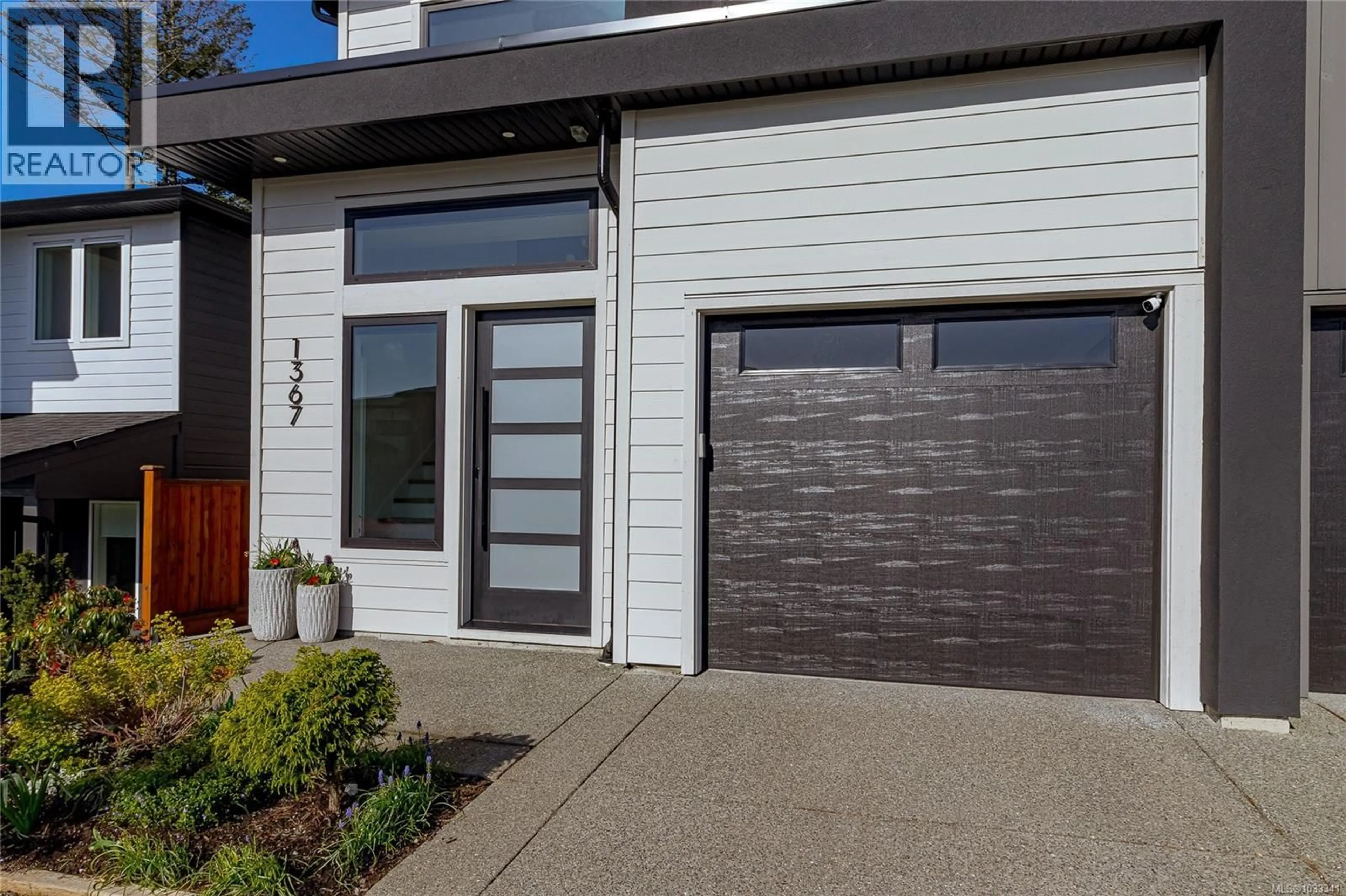 Home with vinyl exterior material, street for 1367 SANDSTONE LANE, Langford British Columbia V9B7A2