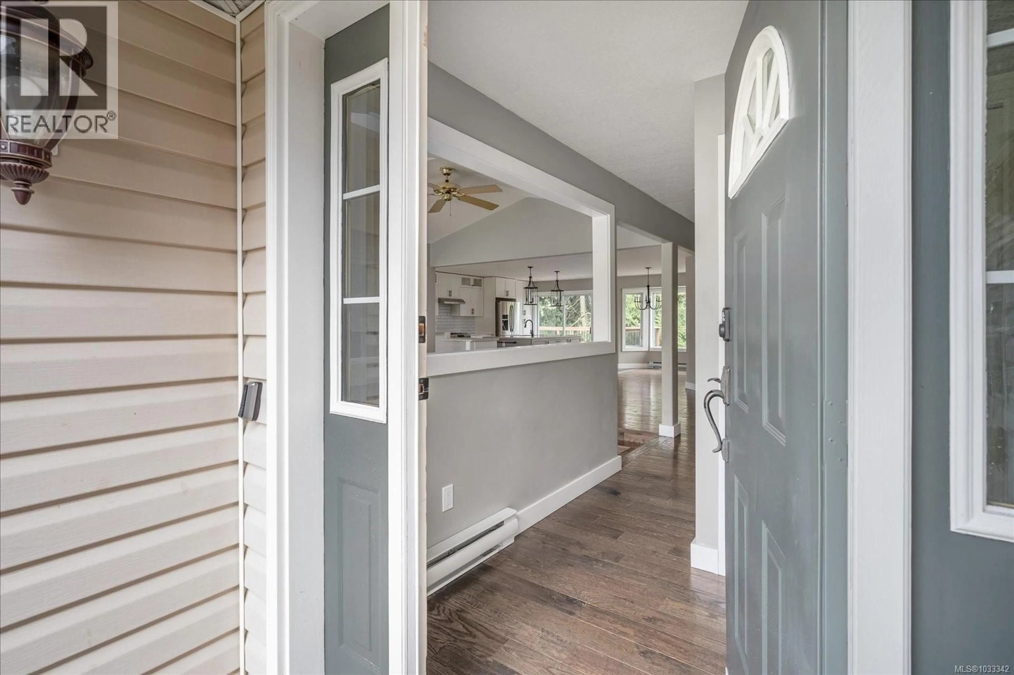 Indoor entryway for 5701 MALIBU TERRACE, Nanaimo British Columbia V9T5W7