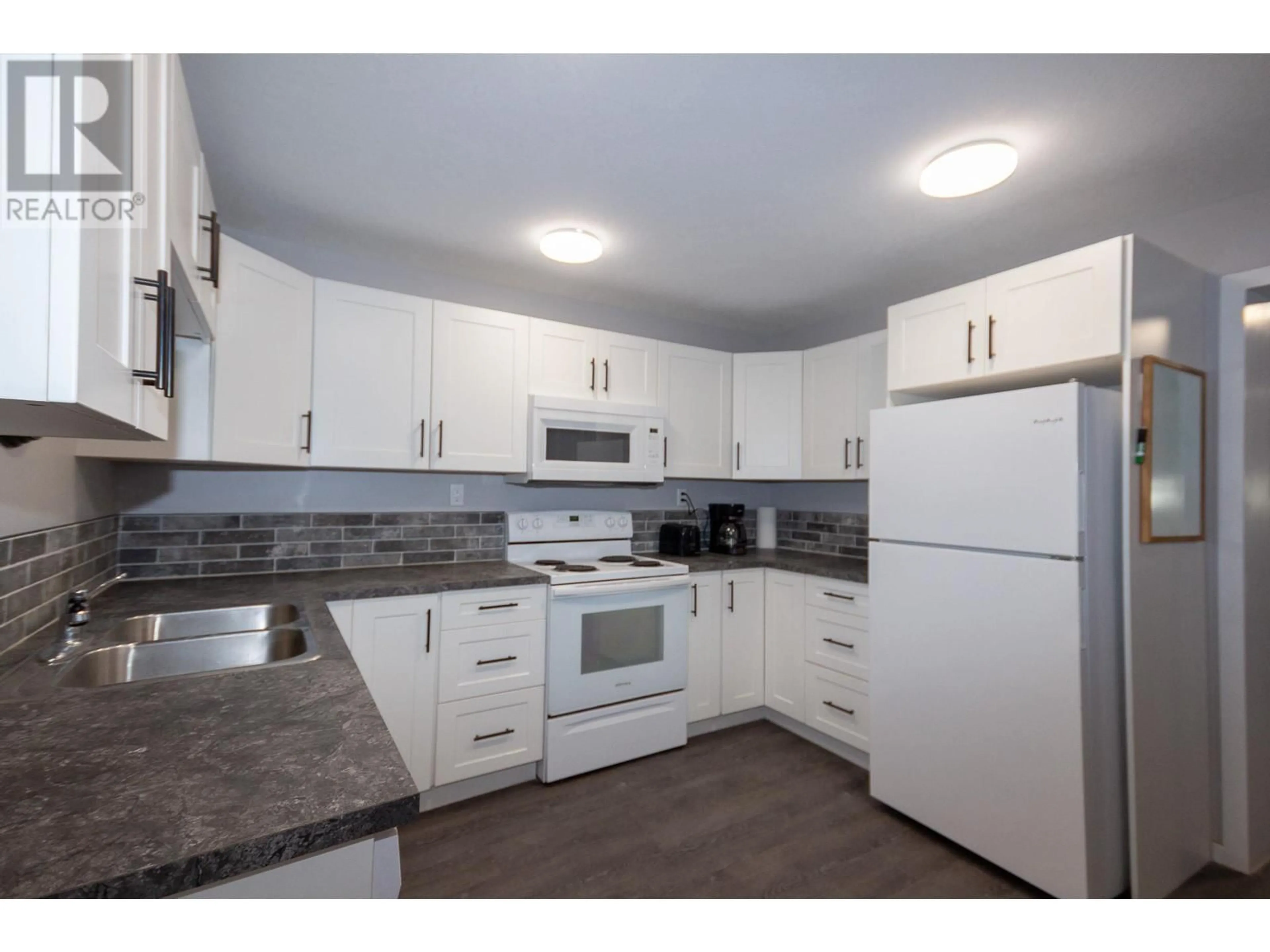 Standard kitchen, unknown for 1326 108 Avenue, Dawson Creek British Columbia V1G2T1