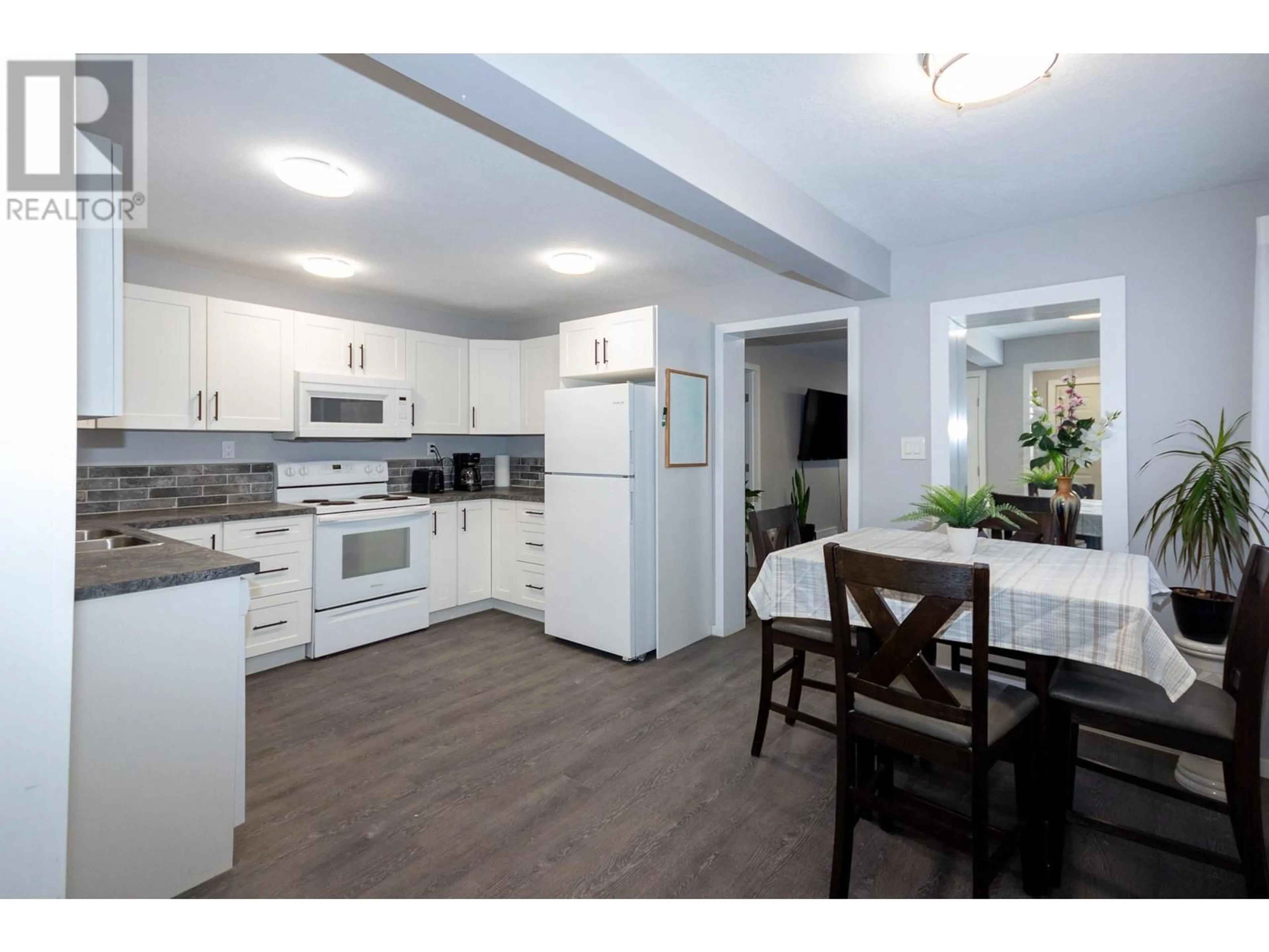 Open concept kitchen, unknown for 1326 108 Avenue, Dawson Creek British Columbia V1G2T1