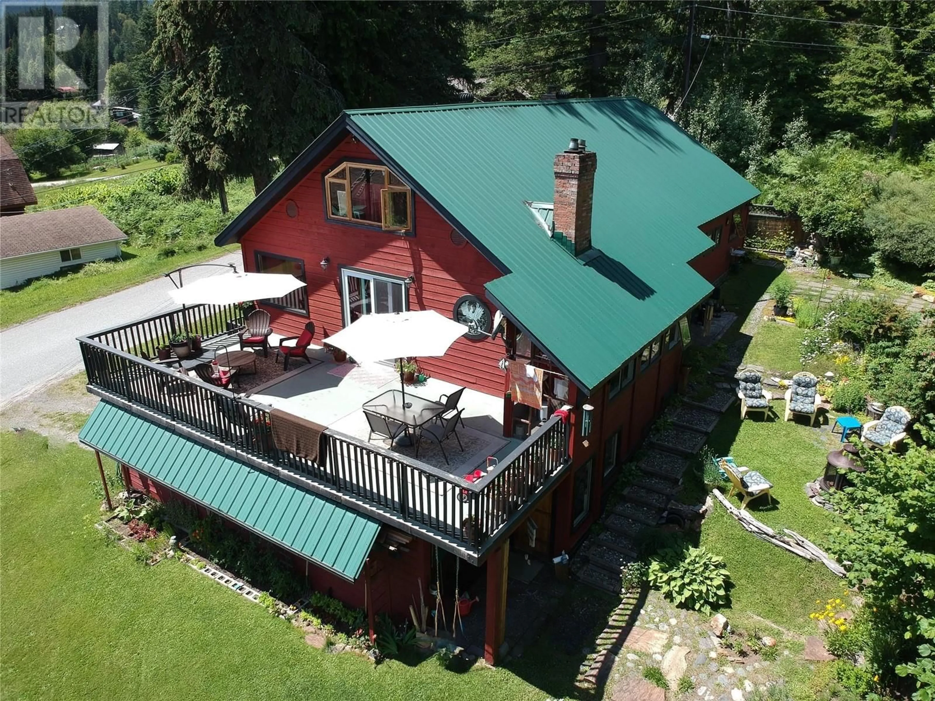 A pic from outside/outdoor area/front of a property/back of a property/a pic from drone, mountain view for 930 A Avenue, Kaslo British Columbia V0G1M0