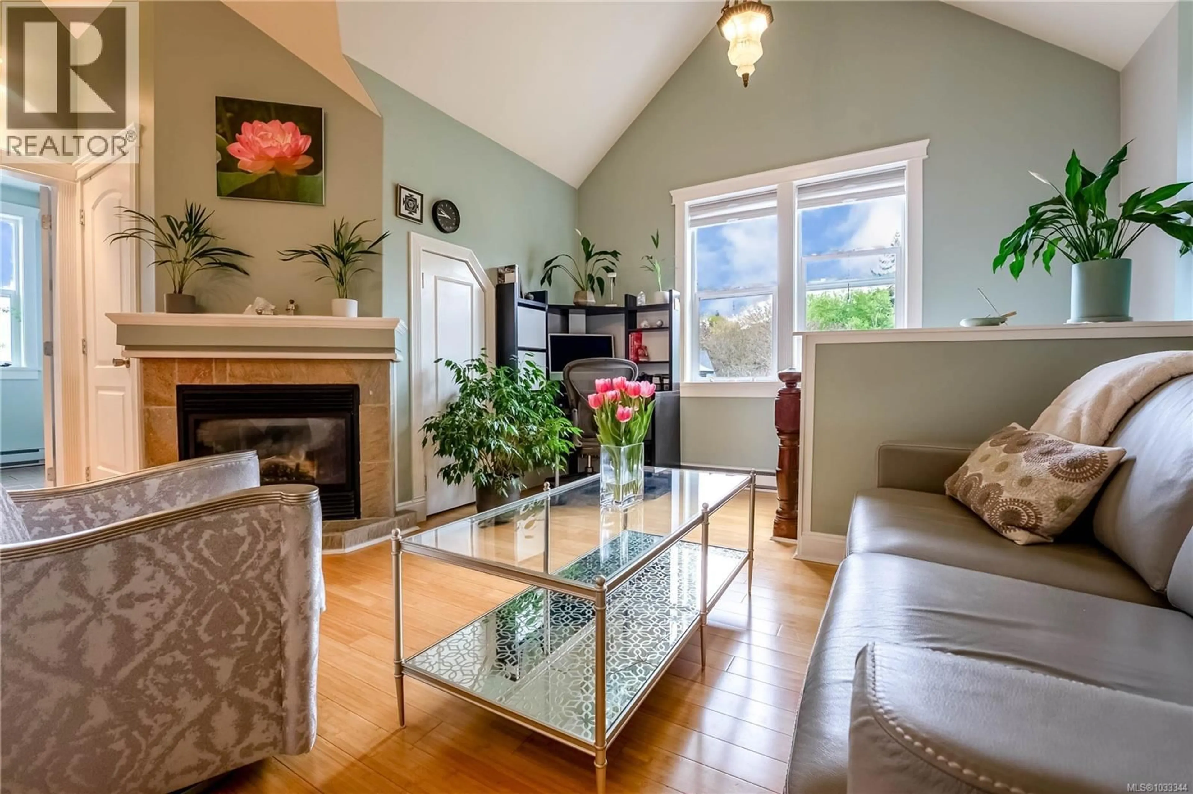 Living room with furniture, unknown for 3 - 1376 PANDORA AVENUE, Victoria British Columbia V8R1A3