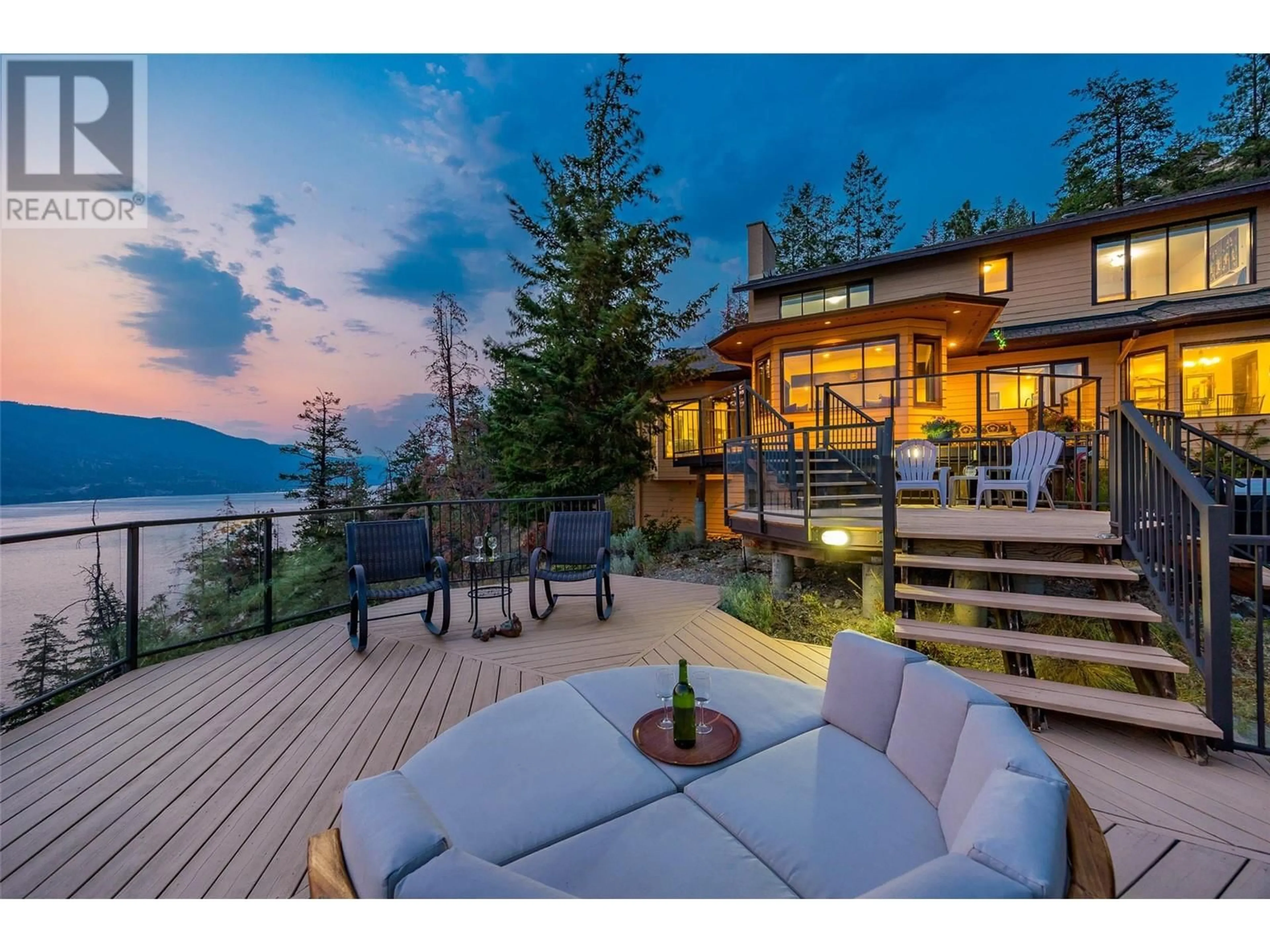 Patio, water/lake/river/ocean view for 1252 Kyndree Court, Kelowna British Columbia V1V1H1