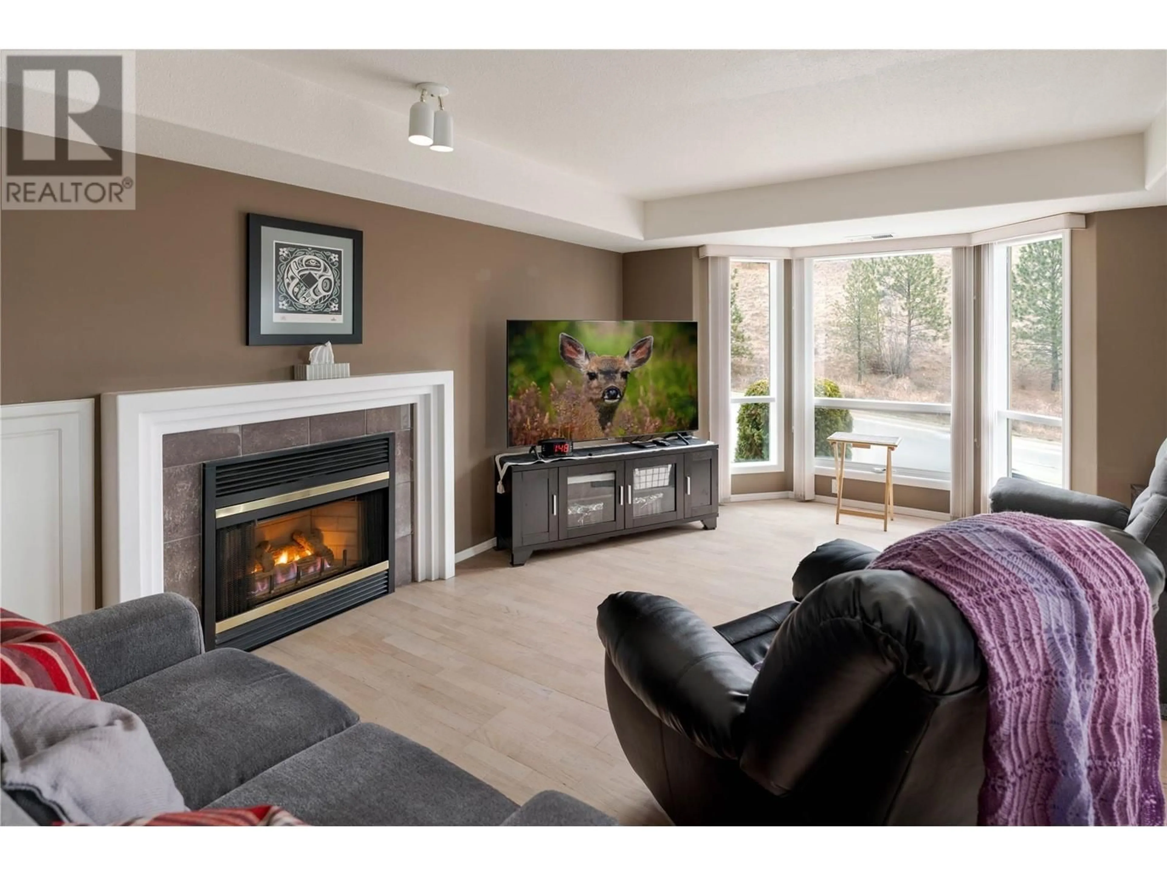 Living room with furniture, wood/laminate floor for 980 Dilworth Drive Unit# 115, Kelowna British Columbia V1V1S6