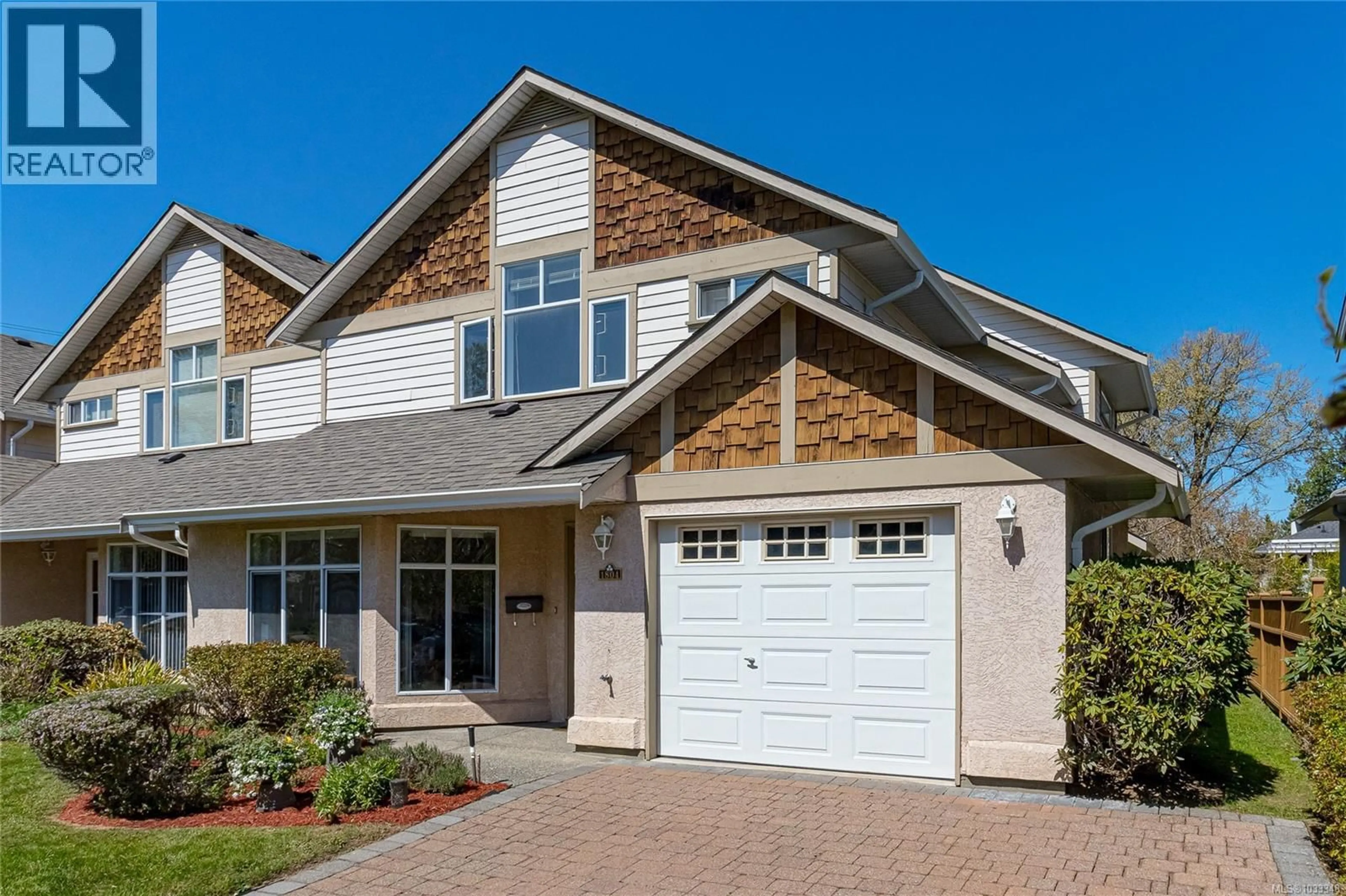 Home with vinyl exterior material, street for 1804 NEWTON STREET, Saanich British Columbia V8R2R4