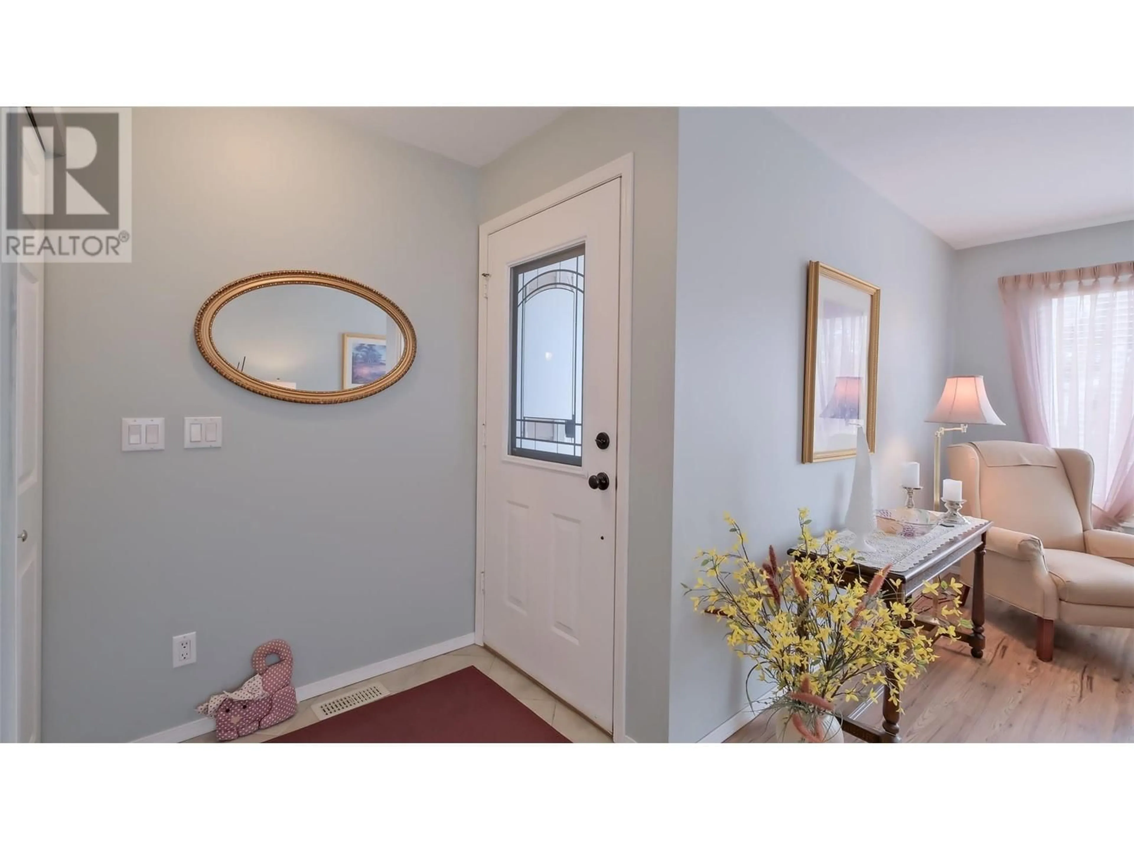 Indoor entryway for 1255 Raymer Avenue Unit# 529, Kelowna British Columbia V1W3S3