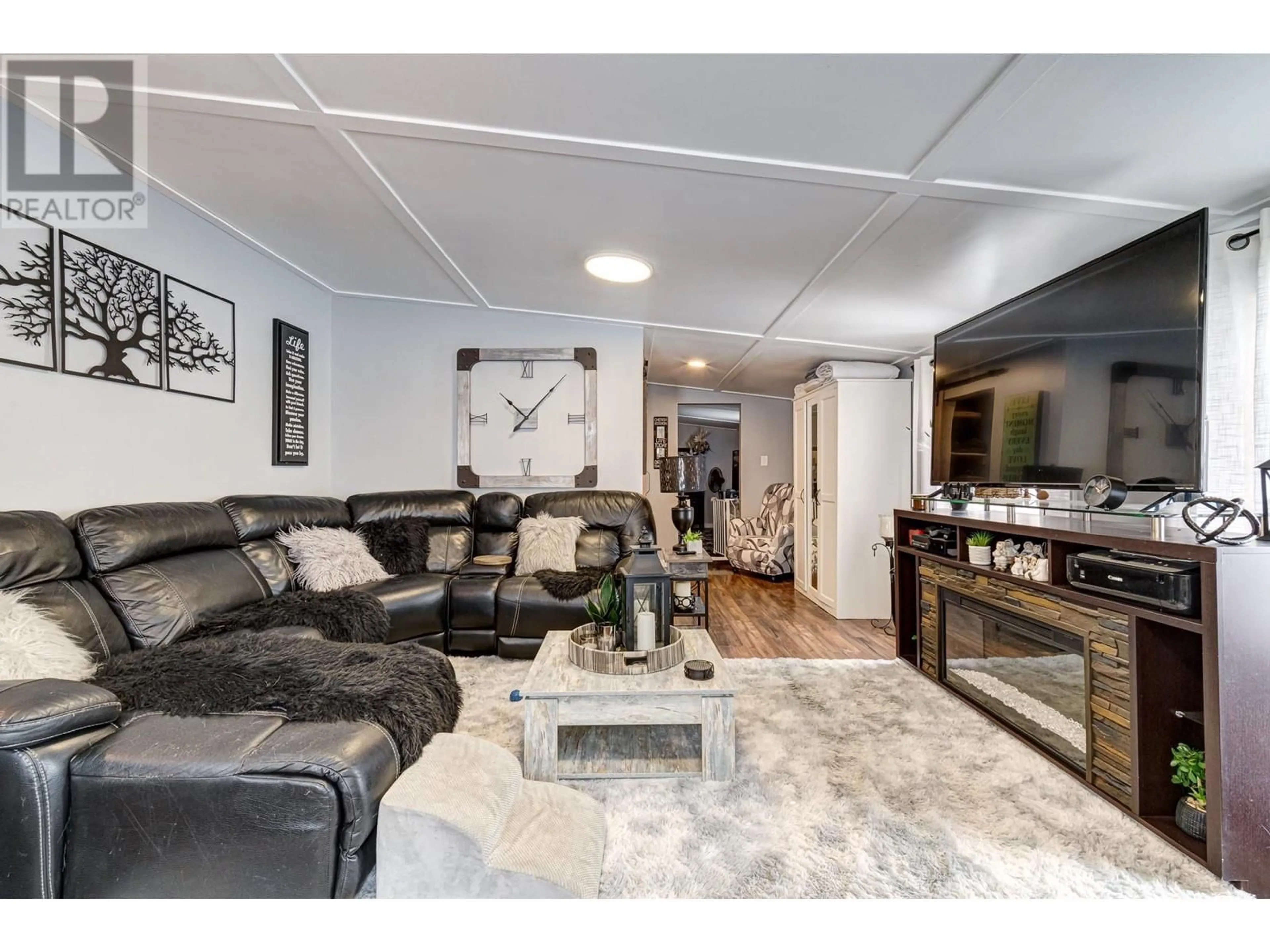 Living room with furniture, wood/laminate floor for 710 FORDING Drive, Elkford British Columbia V0B1H0