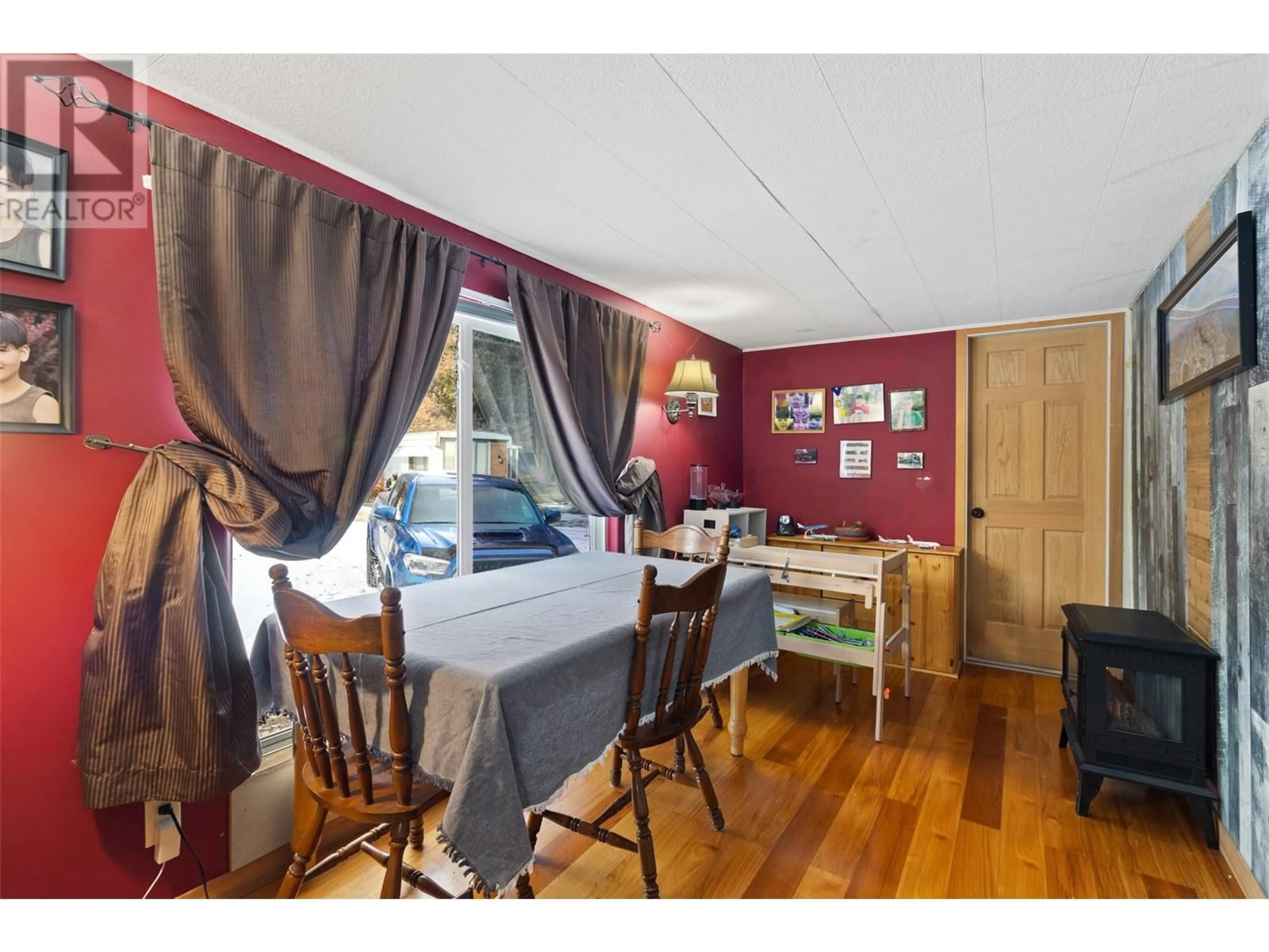 Dining room, wood/laminate floor for 2401 ORD Road Unit# 105, Kamloops British Columbia V2B7V8