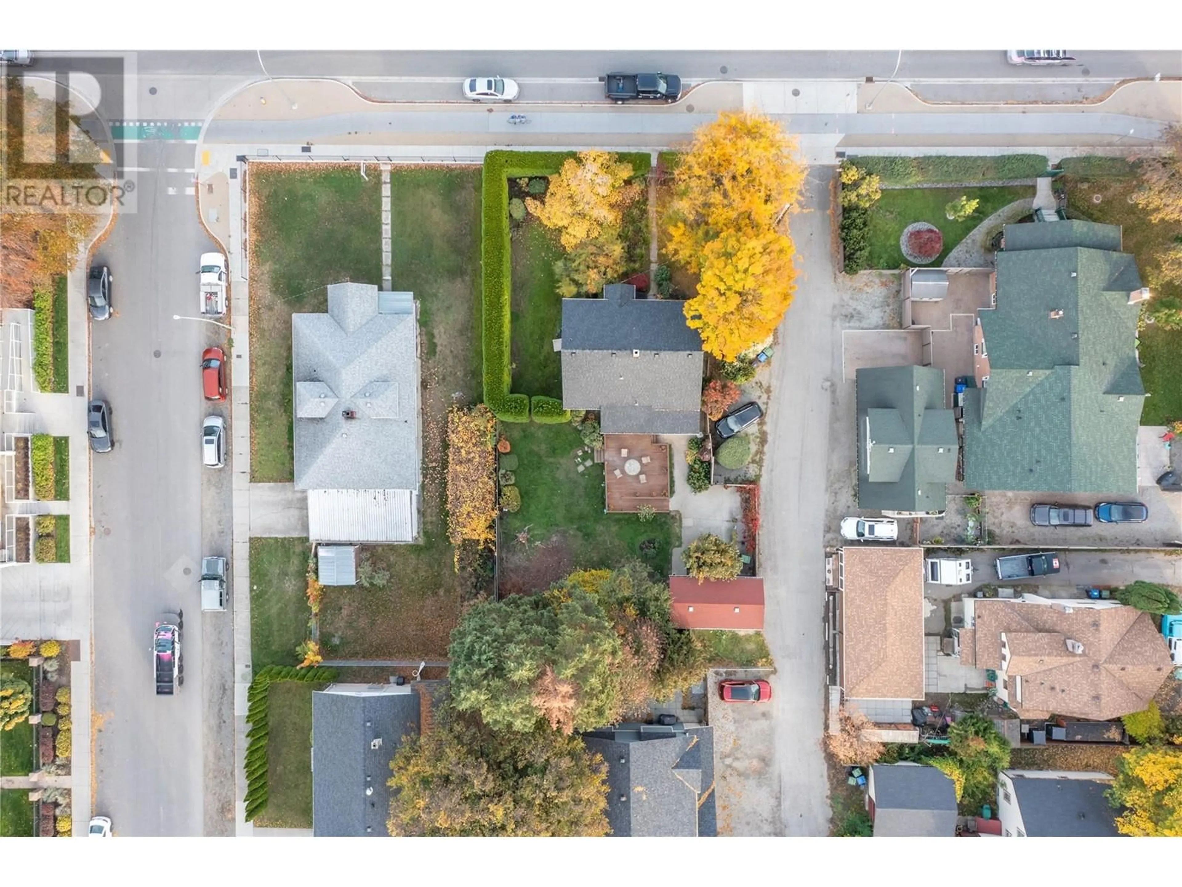 A pic from outside/outdoor area/front of a property/back of a property/a pic from drone, street for 1754 Ethel Street, Kelowna British Columbia V1Y2Y9