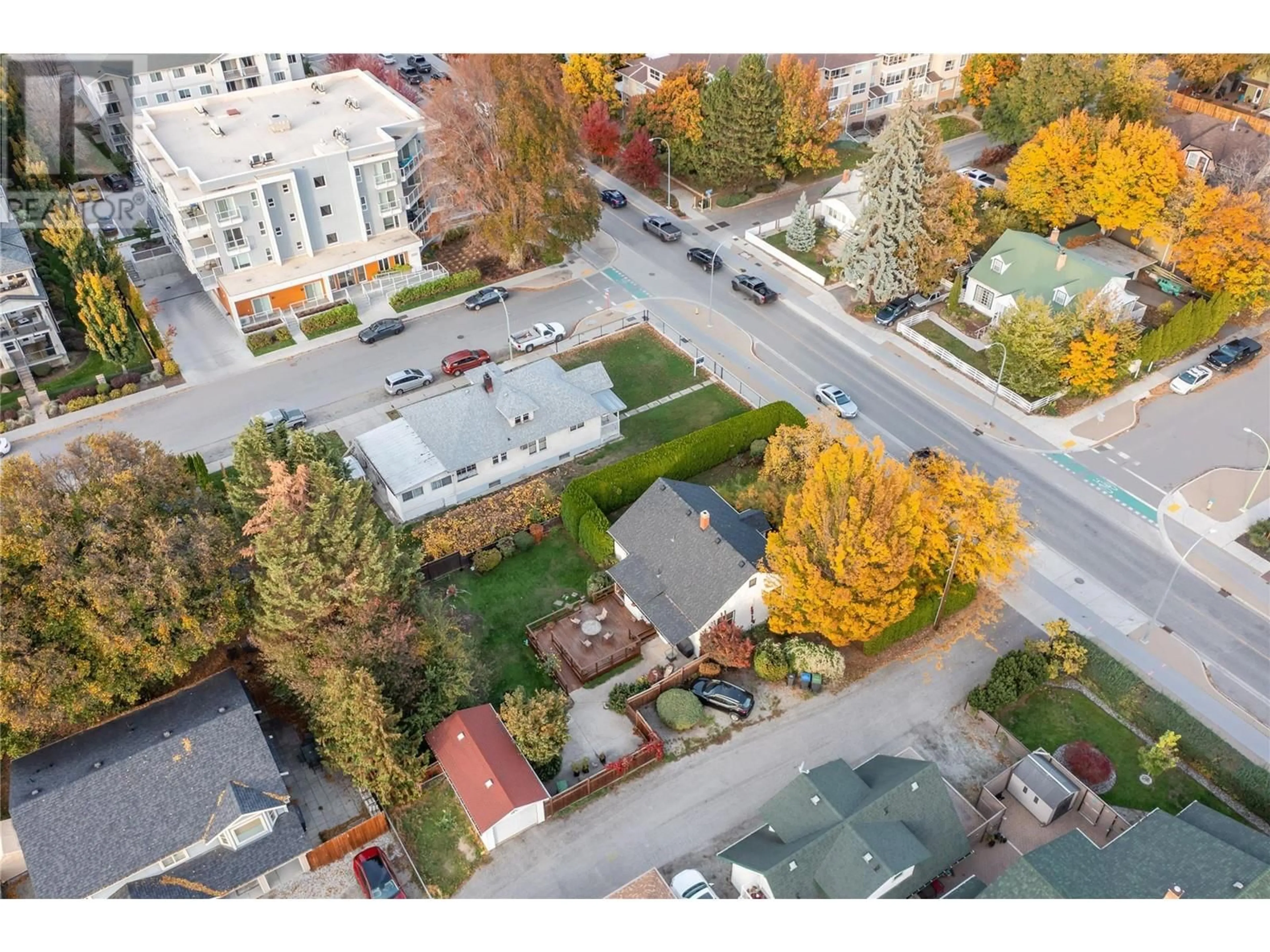 A pic from outside/outdoor area/front of a property/back of a property/a pic from drone, street for 1754 Ethel Street, Kelowna British Columbia V1Y2Y9