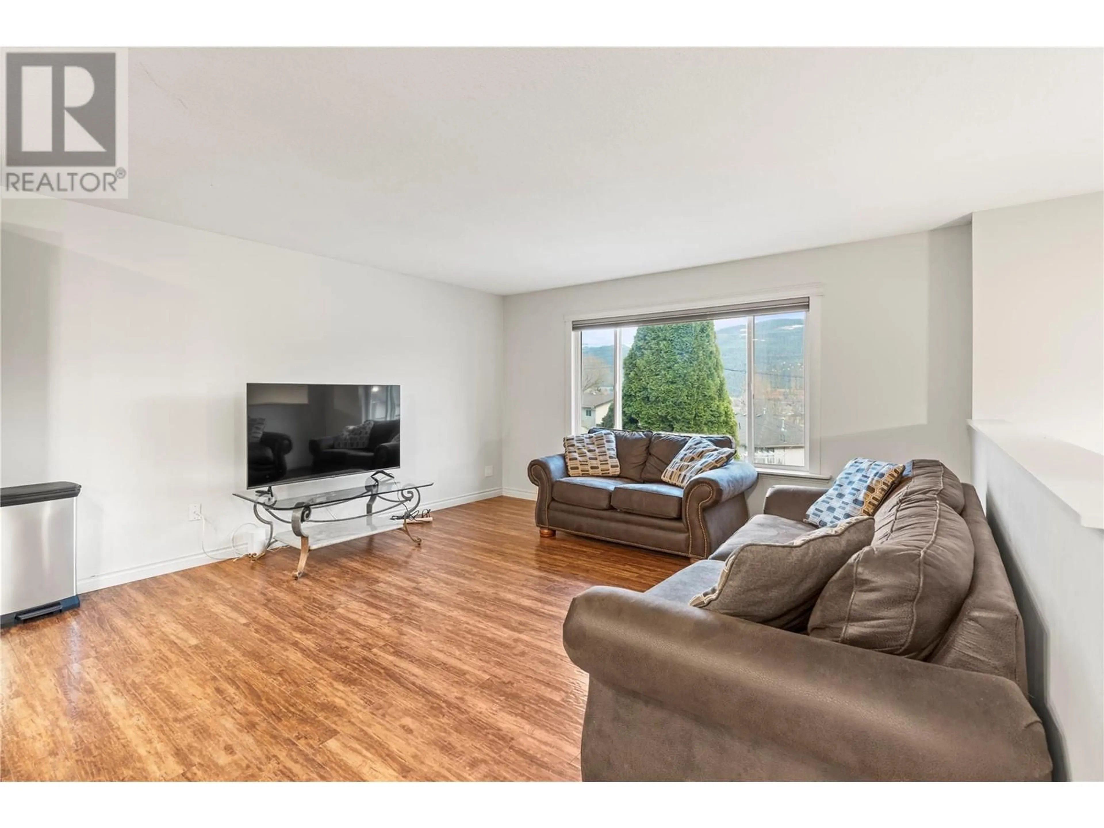 Living room with furniture, wood/laminate floor for 1718 Grandview Avenue, Lumby British Columbia V0E2G0