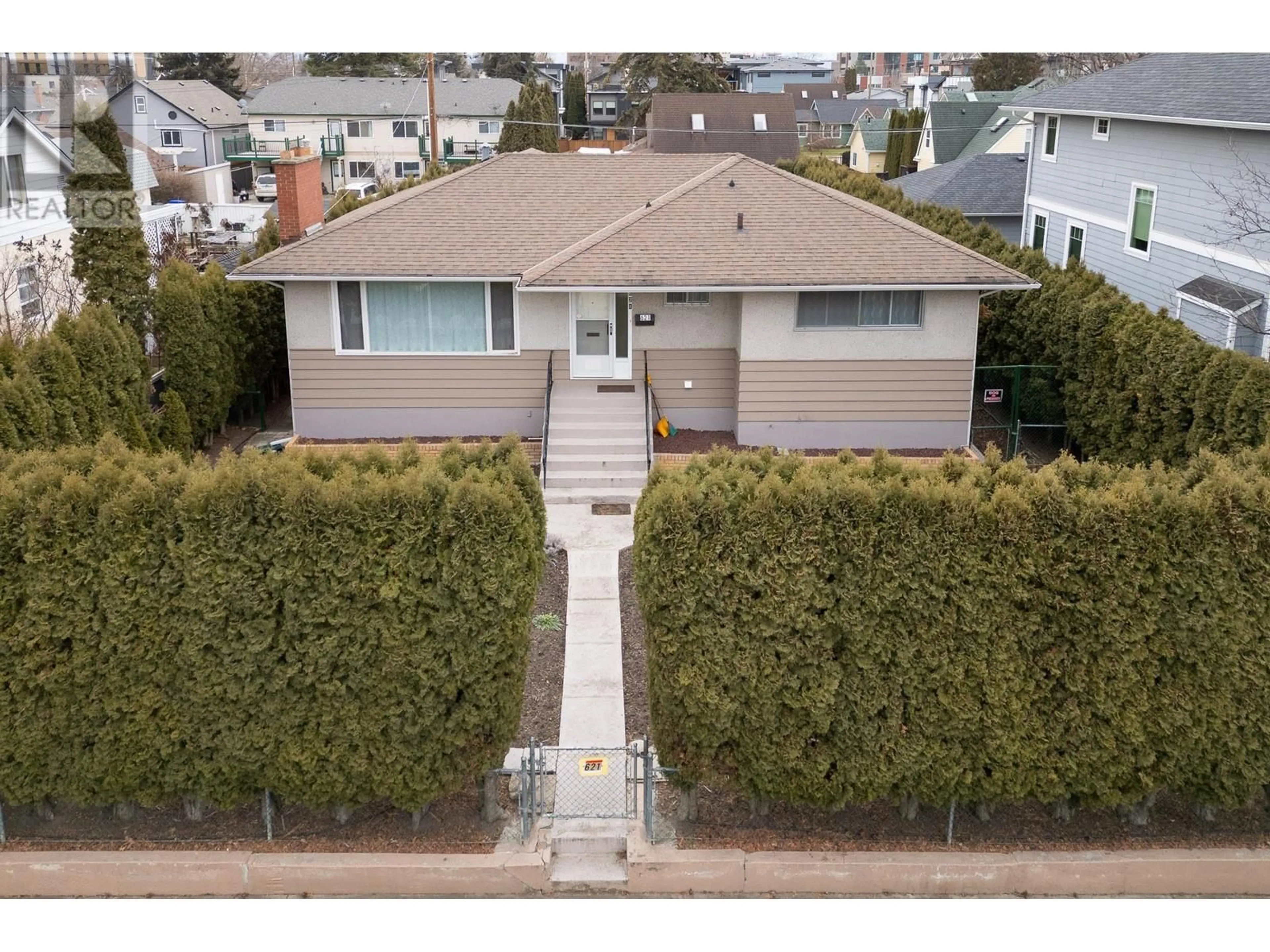 A pic from outside/outdoor area/front of a property/back of a property/a pic from drone, street for 621 Morrison Avenue, Kelowna British Columbia V1Y5E4