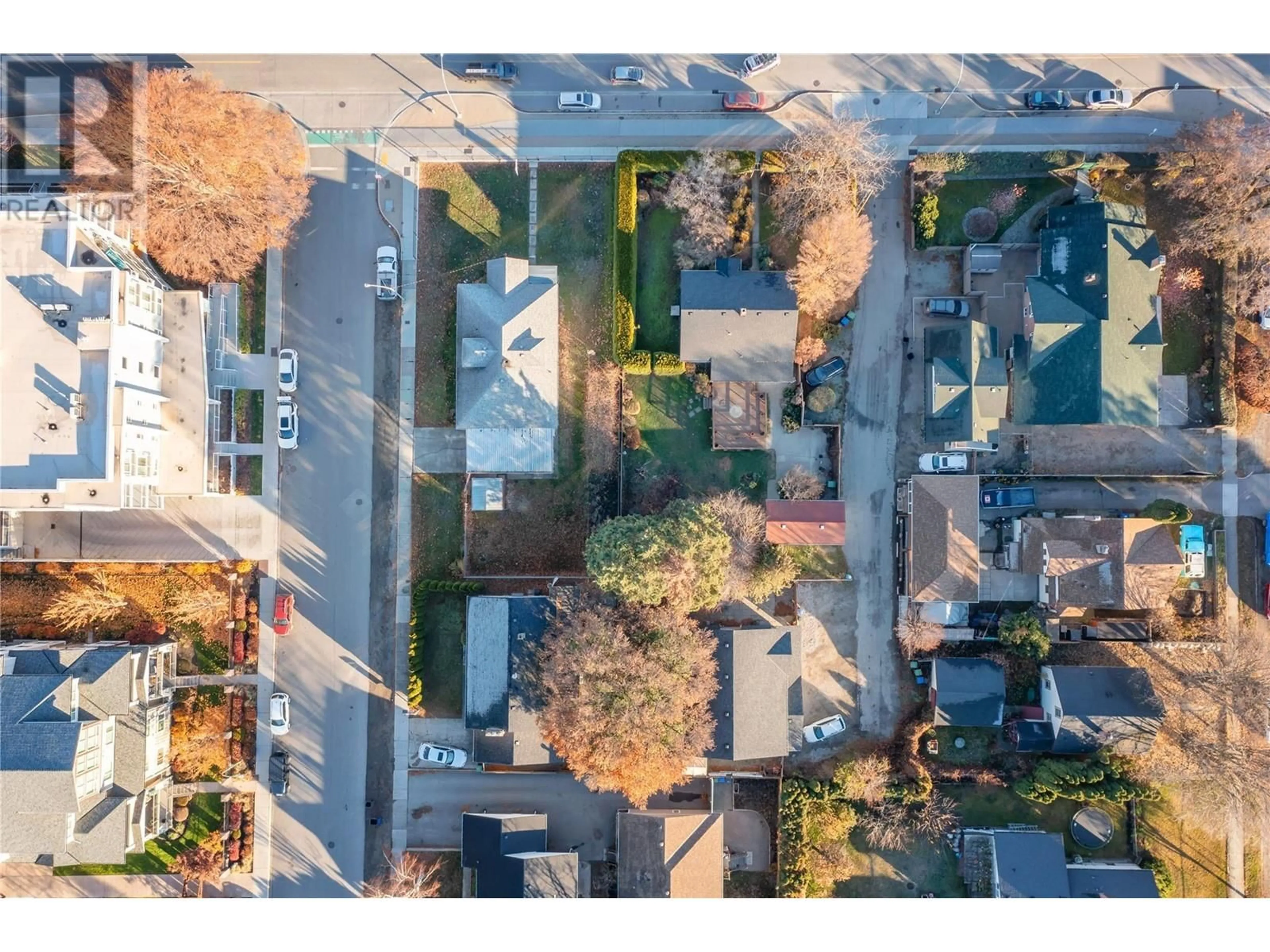 A pic from outside/outdoor area/front of a property/back of a property/a pic from drone, street for 1770 1754 Ethel Street, Kelowna British Columbia V1Y2Y9