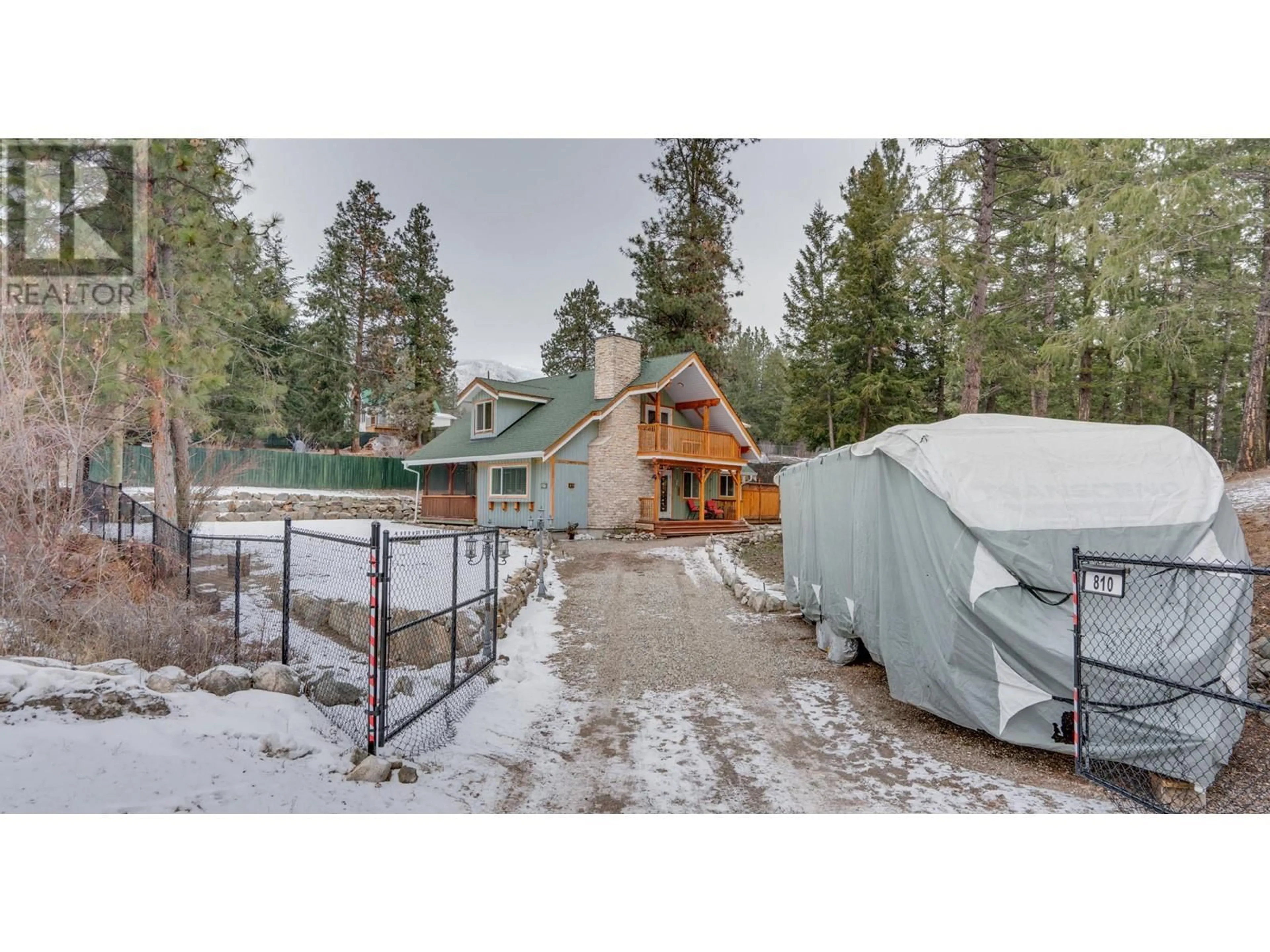 A pic from outside/outdoor area/front of a property/back of a property/a pic from drone, mountain view for 810 FIRWOOD ROAD, Kelowna British Columbia V1Z3V5