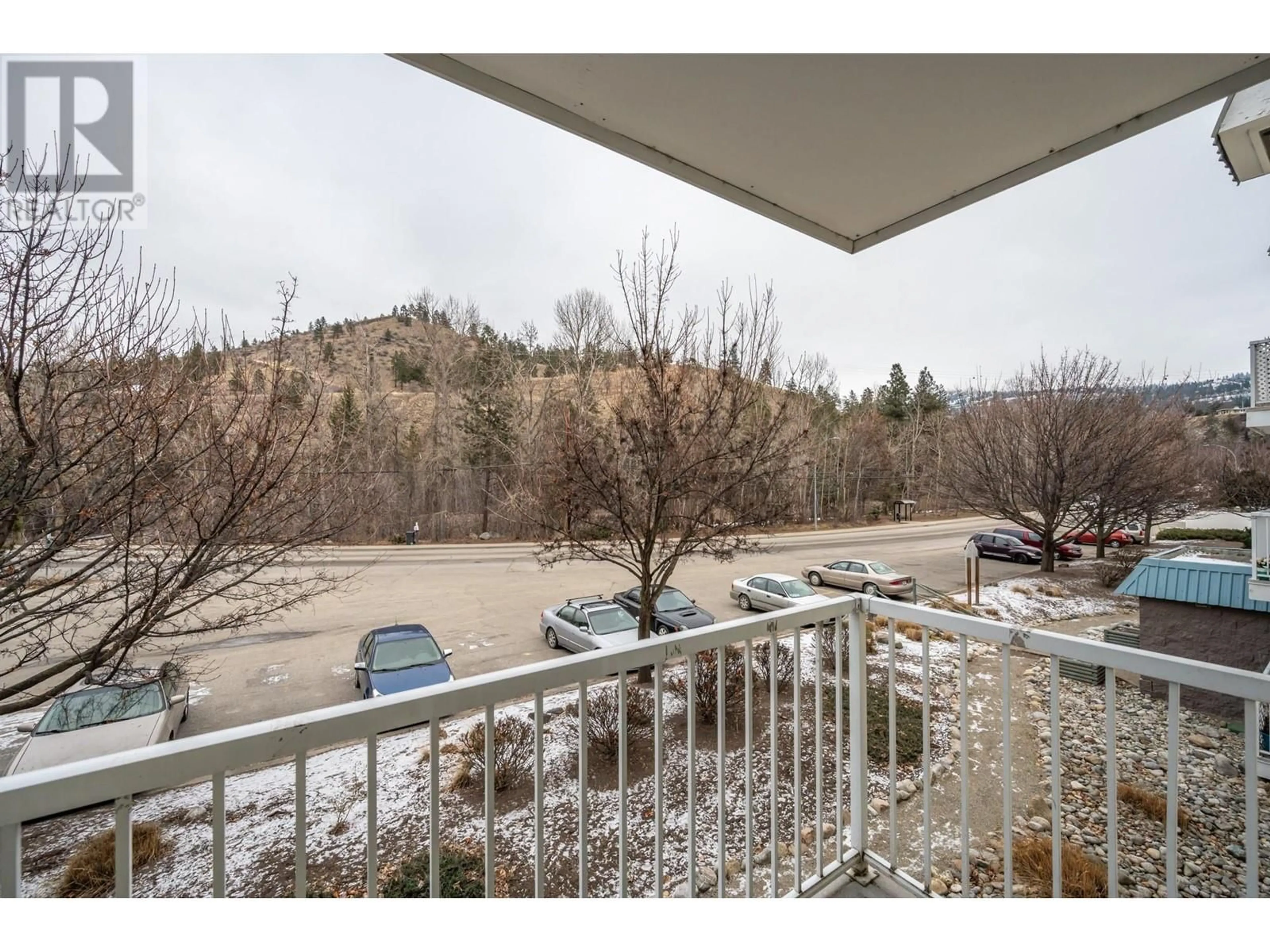 Standard kitchen, wood/laminate floor for 215 - 1410 PENTICTON AVENUE, Penticton British Columbia V2A2N5