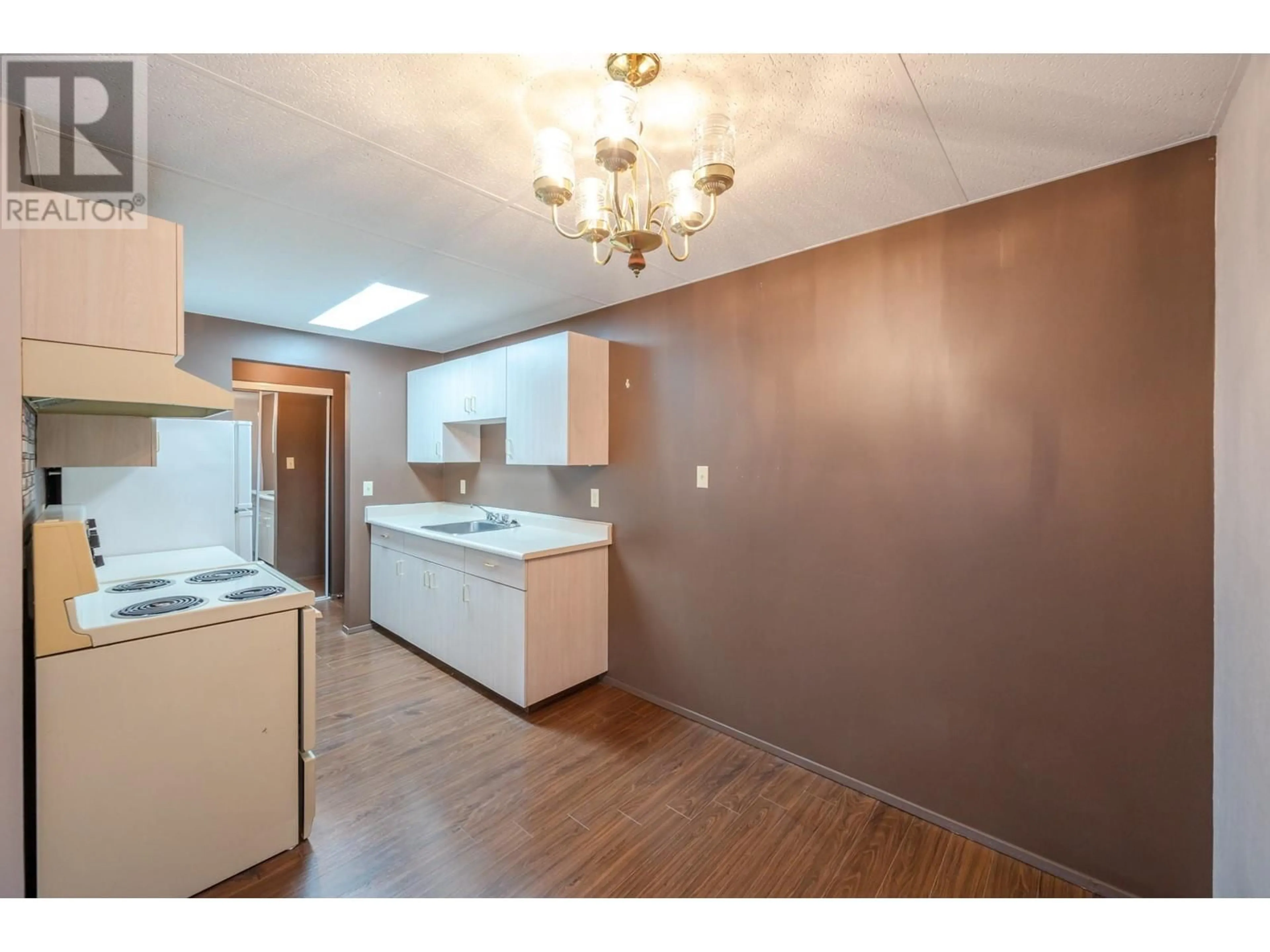 Standard kitchen, unknown for 215 - 1410 PENTICTON AVENUE, Penticton British Columbia V2A2N5