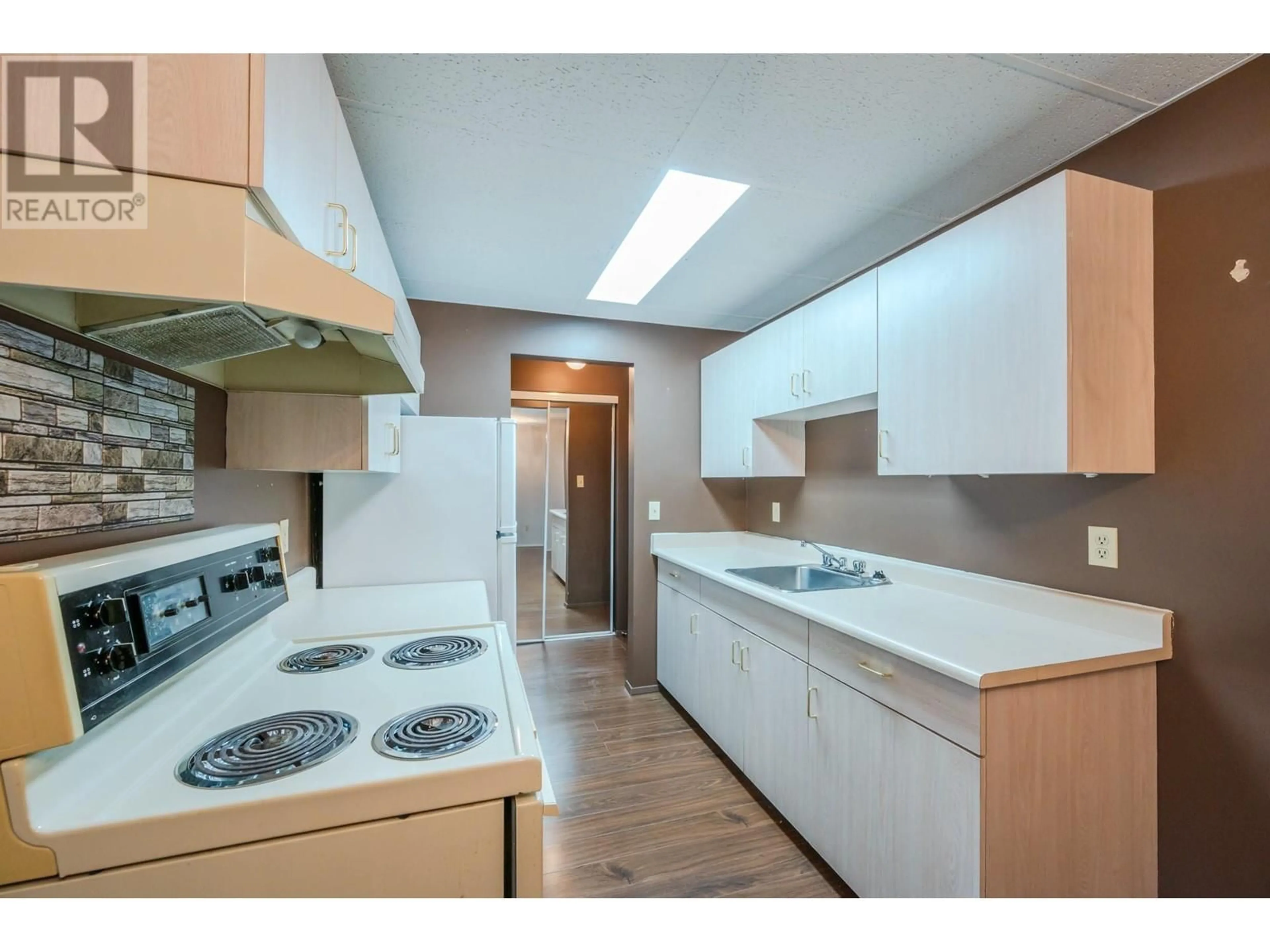 A pic of a room for 215 - 1410 PENTICTON AVENUE, Penticton British Columbia V2A2N5