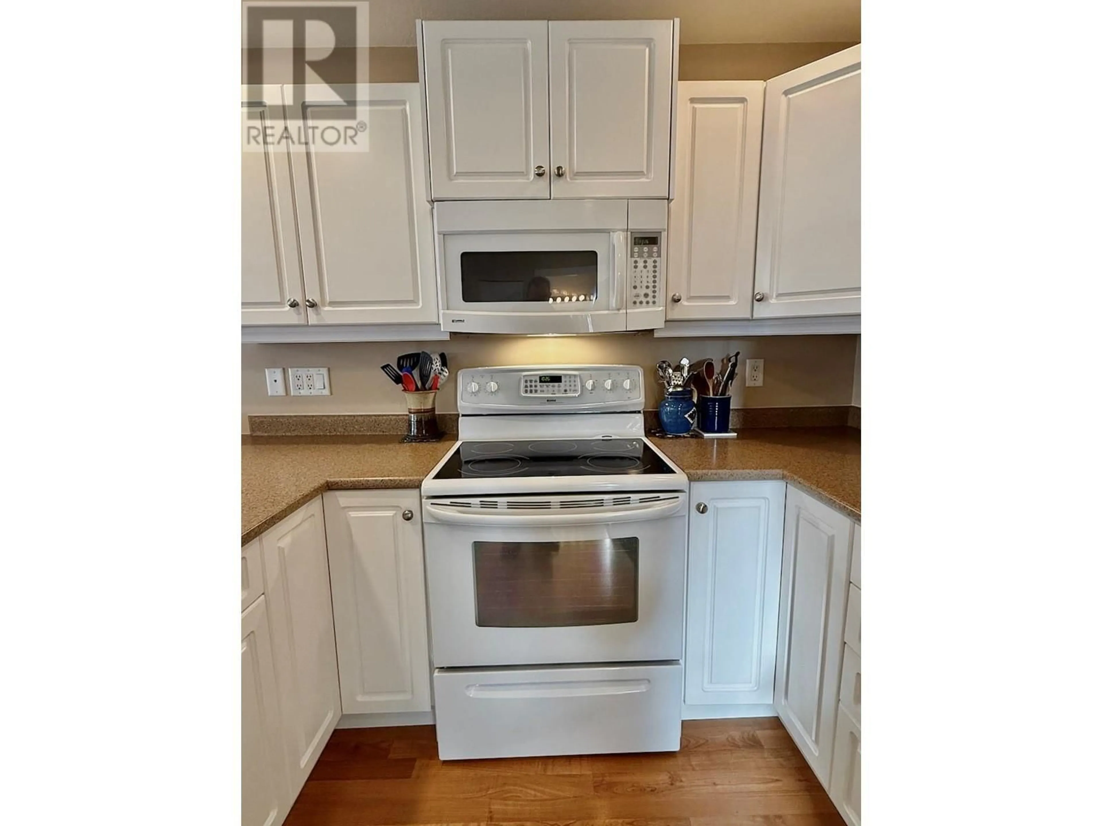 Standard kitchen, wood/laminate floor for 601 9th Street Unit# 6, Keremeos British Columbia V0X1N3