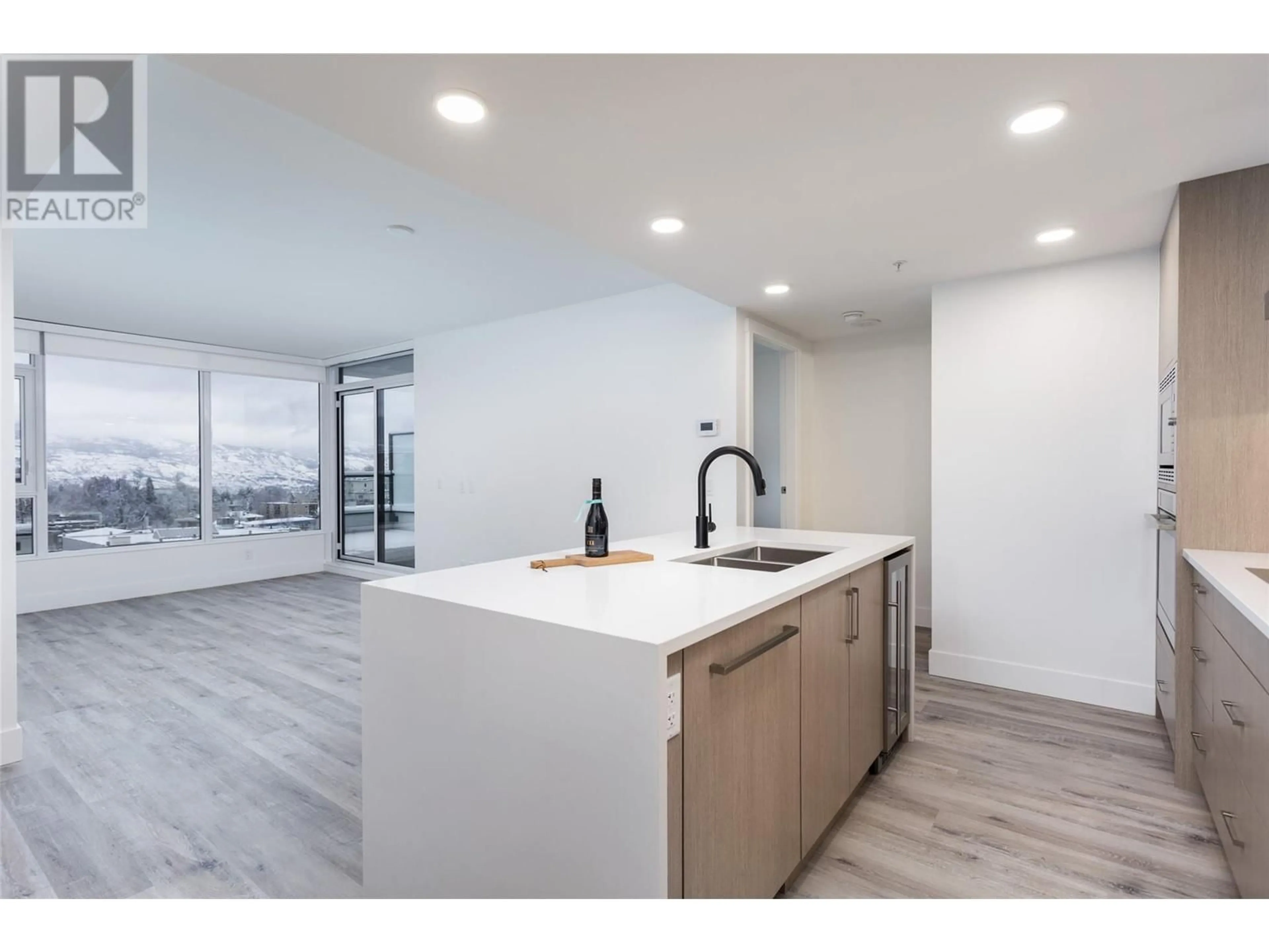 Open concept kitchen, unknown for 1588 Ellis Street Unit# 807, Kelowna British Columbia V1Y2A6