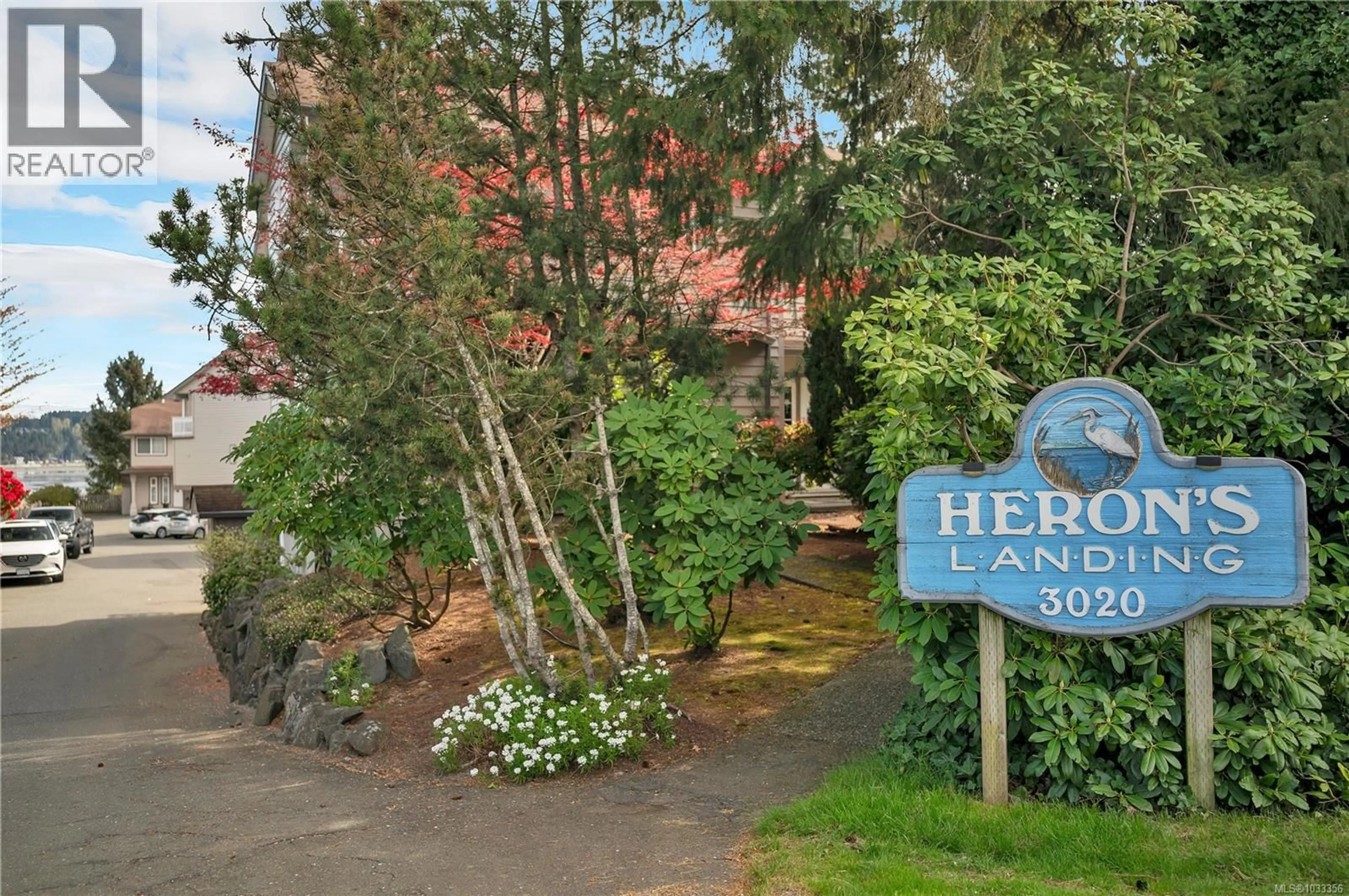 A pic from outside/outdoor area/front of a property/back of a property/a pic from drone, street for 5 - 3020 CLIFFE AVENUE, Courtenay British Columbia V9N2L7