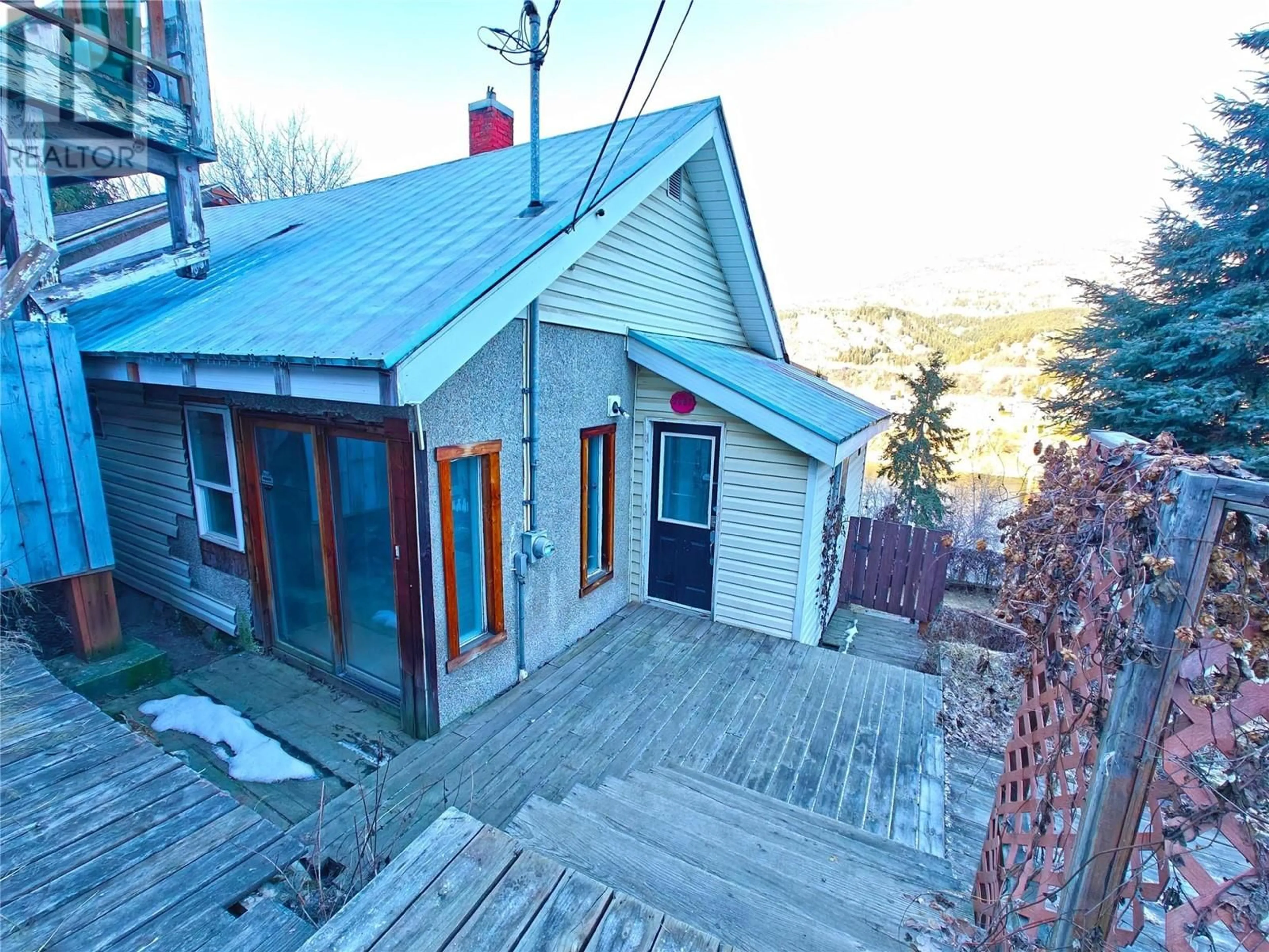 A pic from outside/outdoor area/front of a property/back of a property/a pic from drone, unknown for 2087 Topping Street, Trail British Columbia V1R4G6