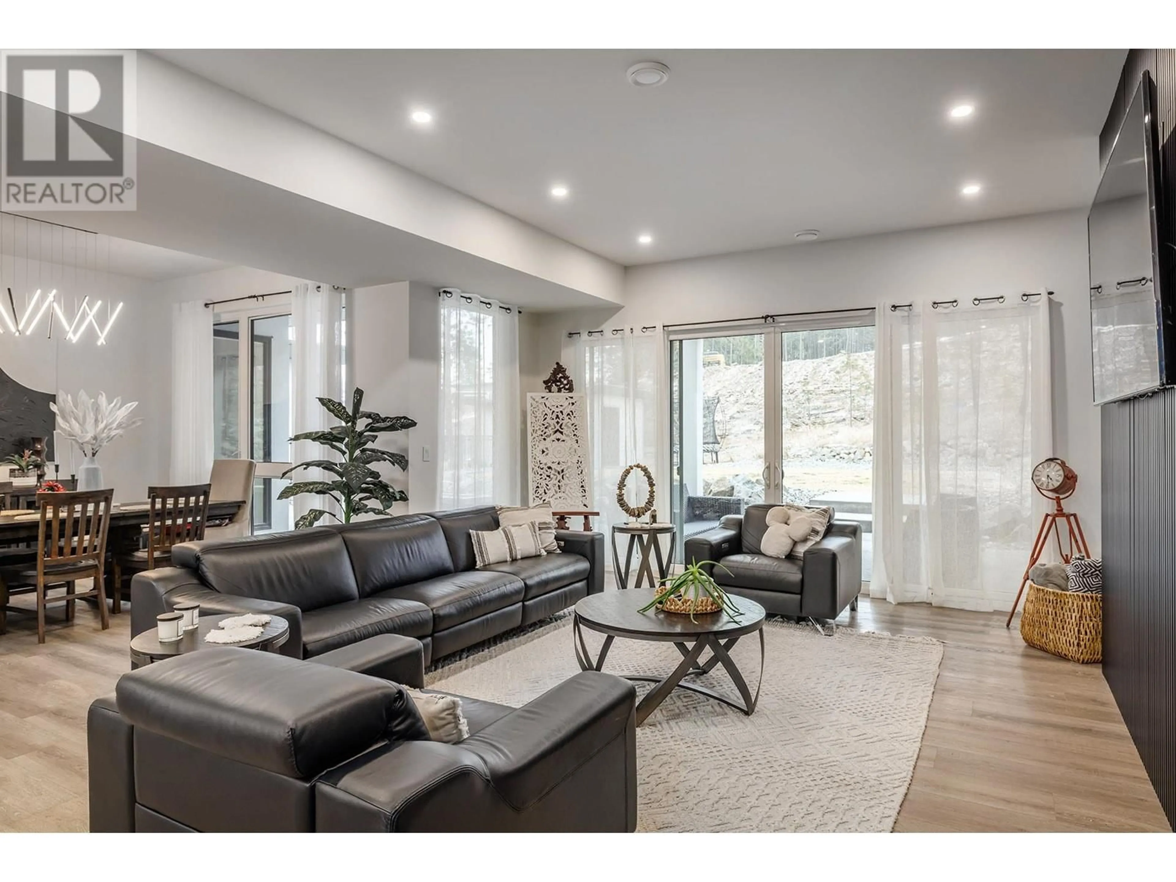 Living room with furniture, unknown for 10235 Beacon Hill Drive, Lake Country British Columbia V4V0A9