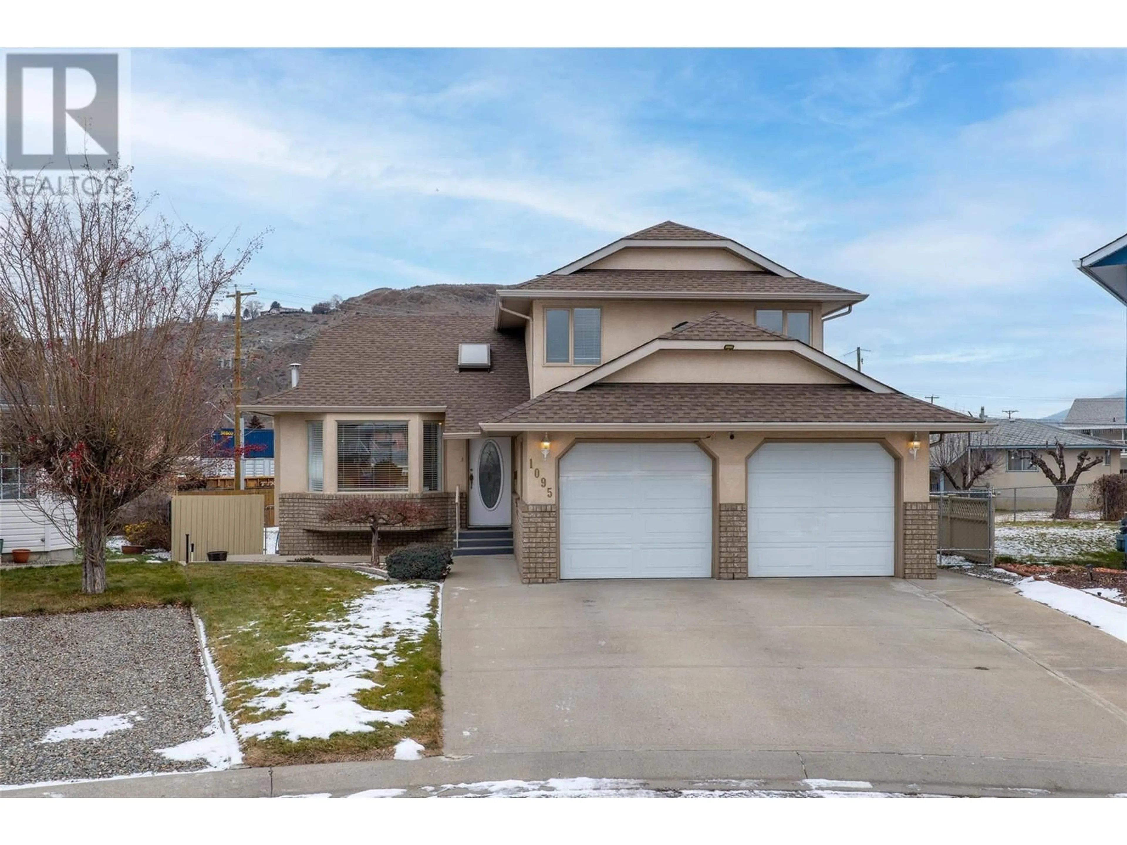 Home with vinyl exterior material, street for 1095 Lincoln Court, Kamloops British Columbia V2B8L5