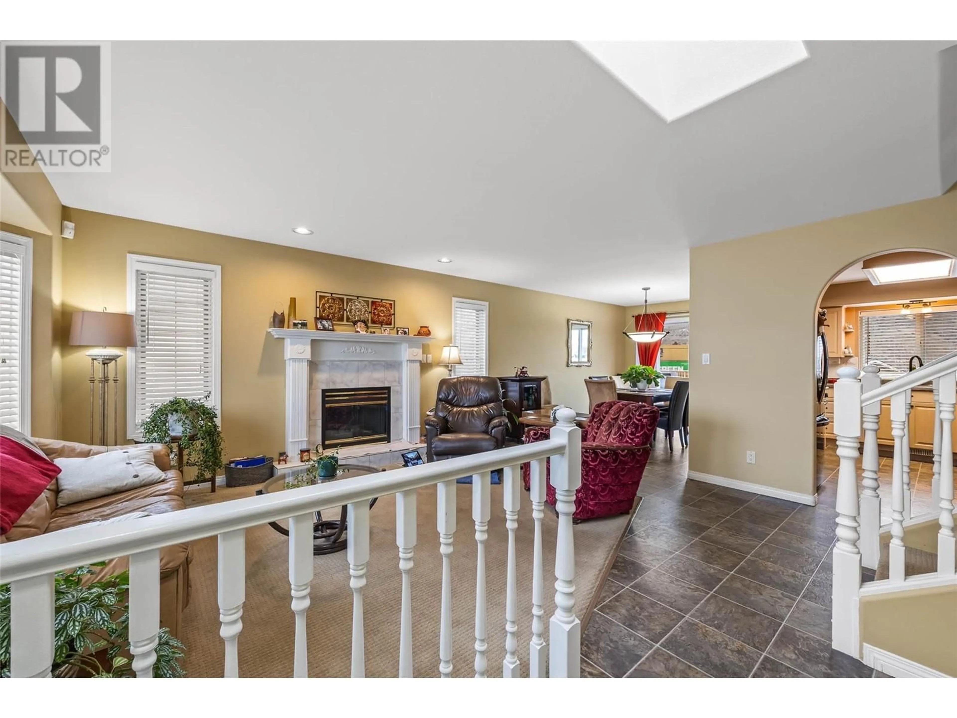 Indoor foyer for 1095 Lincoln Court, Kamloops British Columbia V2B8L5