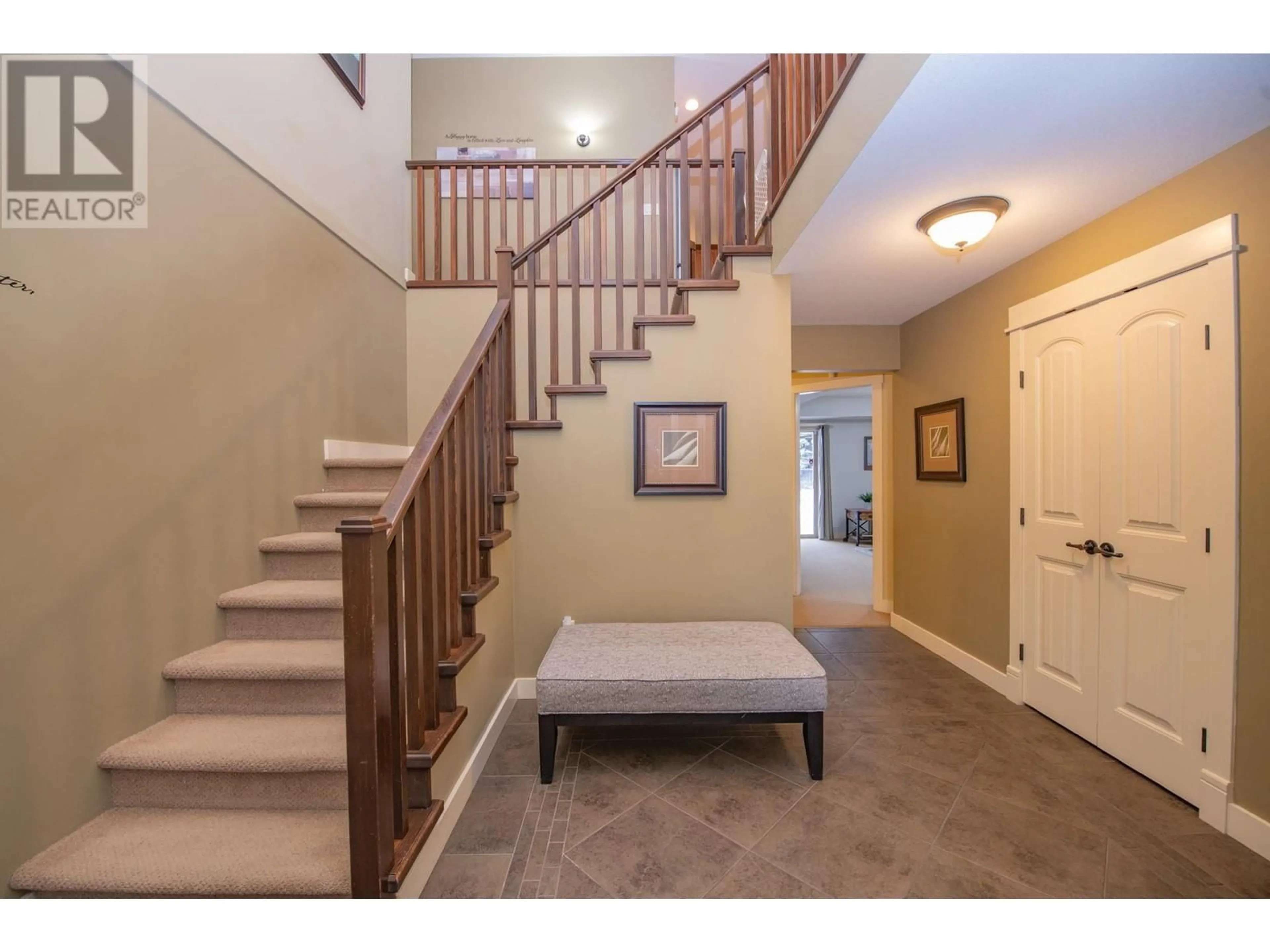 Indoor entryway for 523 MIDDLETON WAY, Coldstream British Columbia V1B3A3