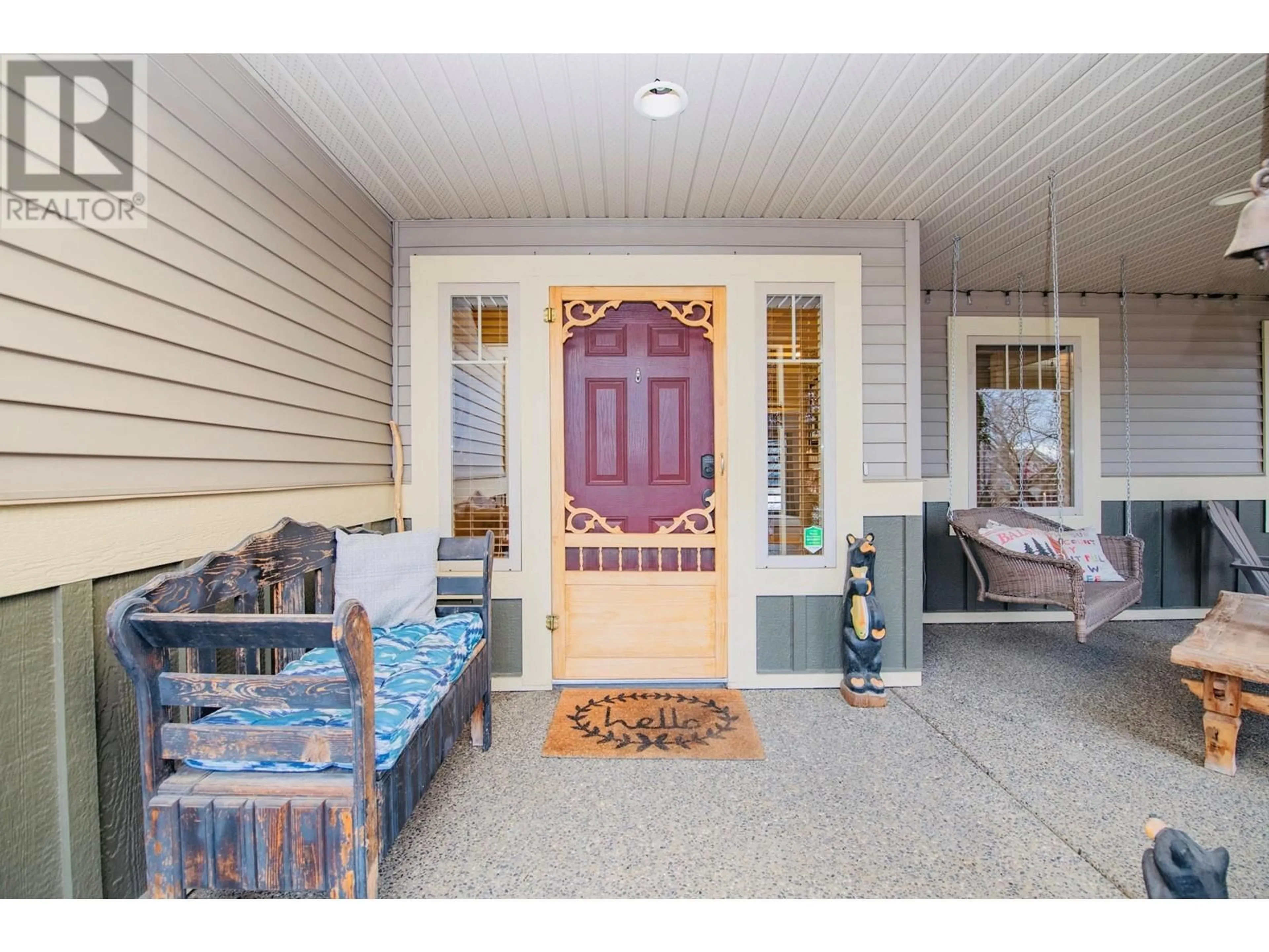 Indoor entryway for 523 Middleton Way, Coldstream British Columbia V1B3A3