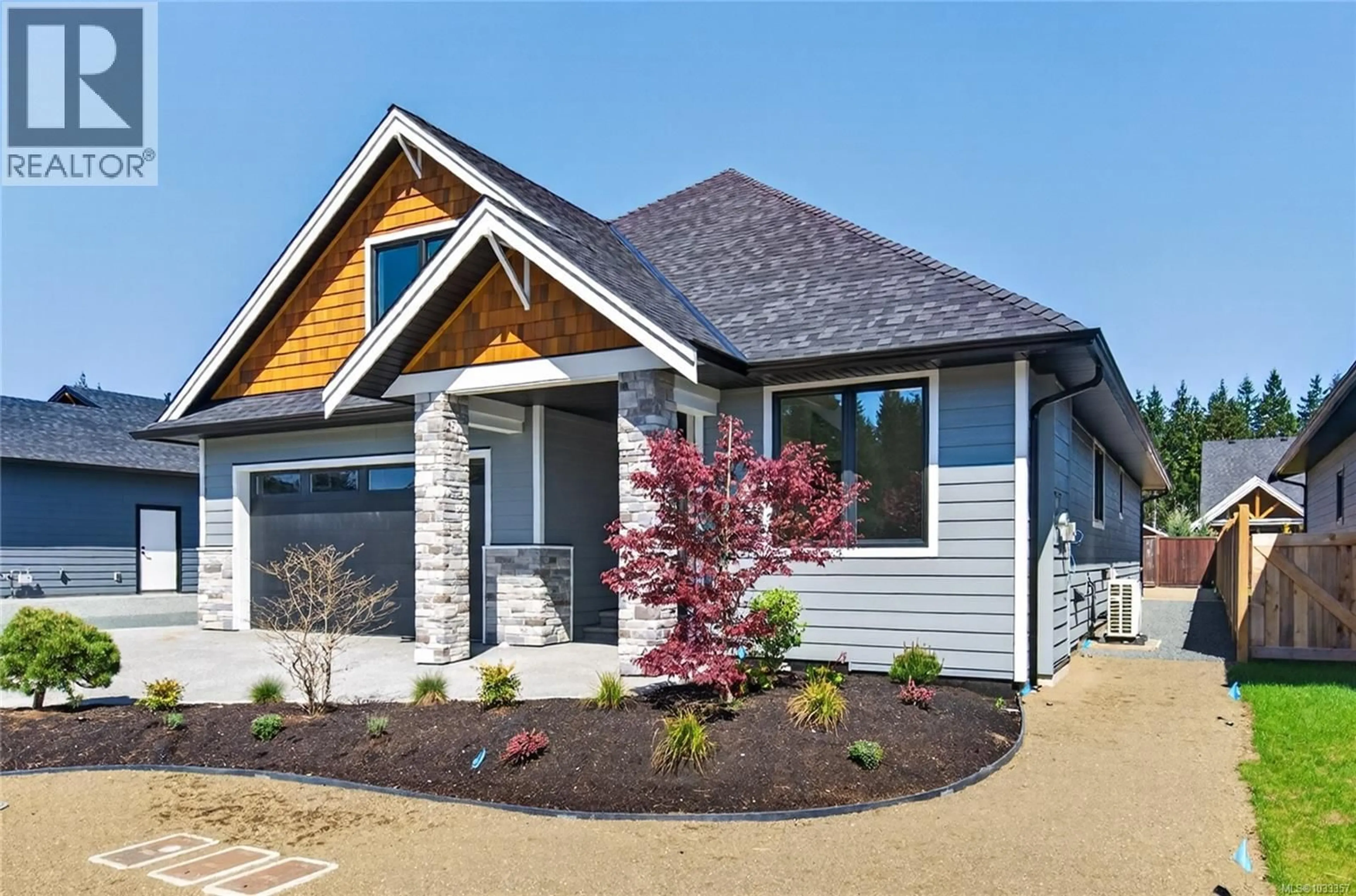 Home with vinyl exterior material, street for 758 SITKA STREET, Campbell River British Columbia V9H0G4