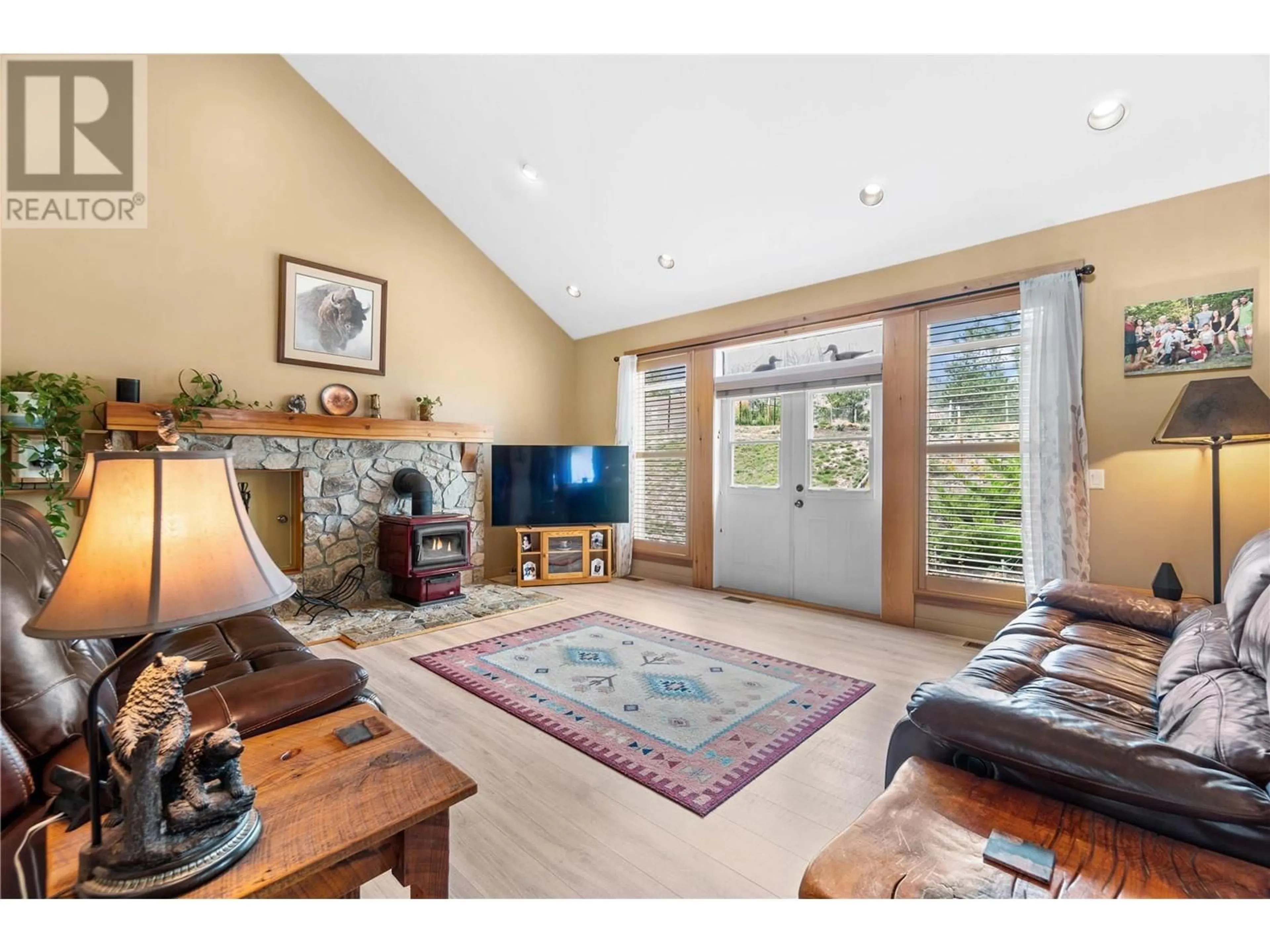 Living room with furniture, unknown for 305 TANAGER DRIVE, Kelowna British Columbia V1W4K5
