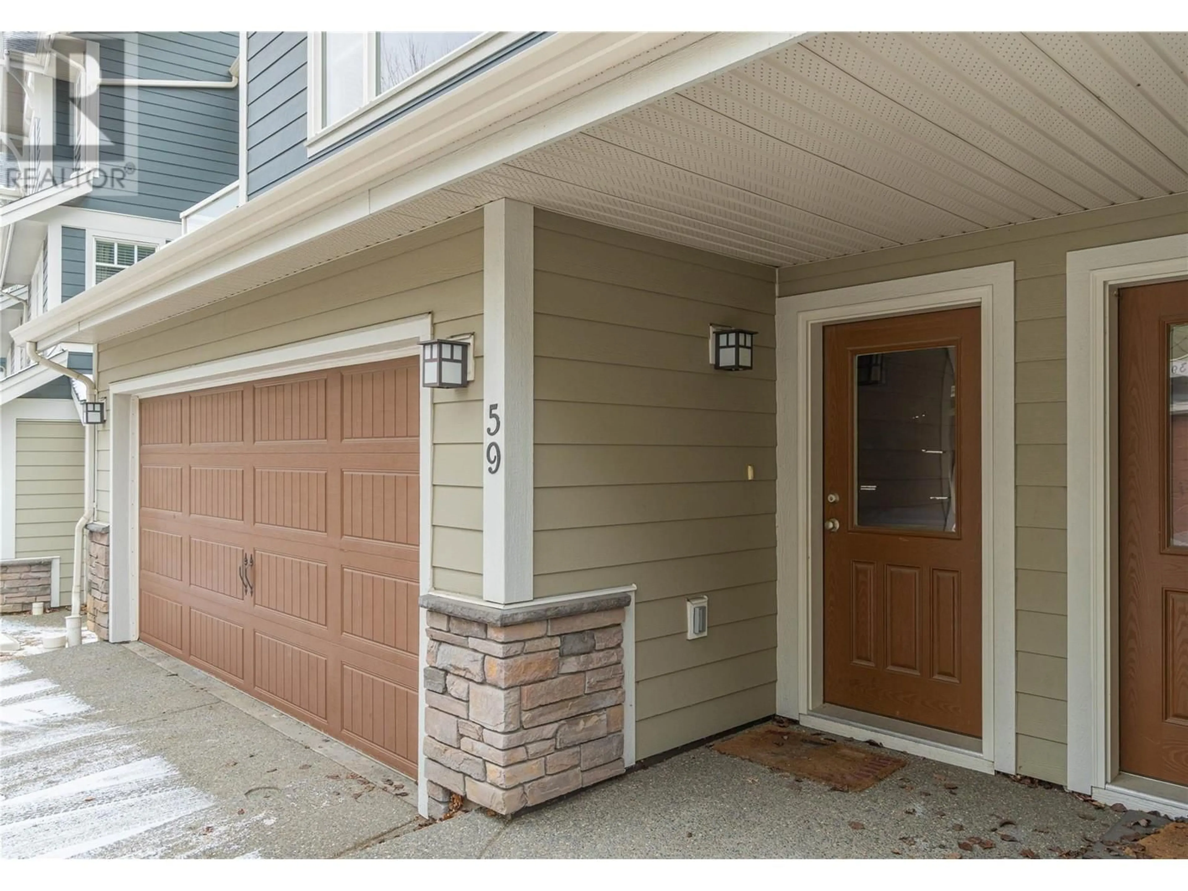 Indoor entryway for 2860 VALLEYVIEW Drive Unit# 59, Kamloops British Columbia V2C0B3