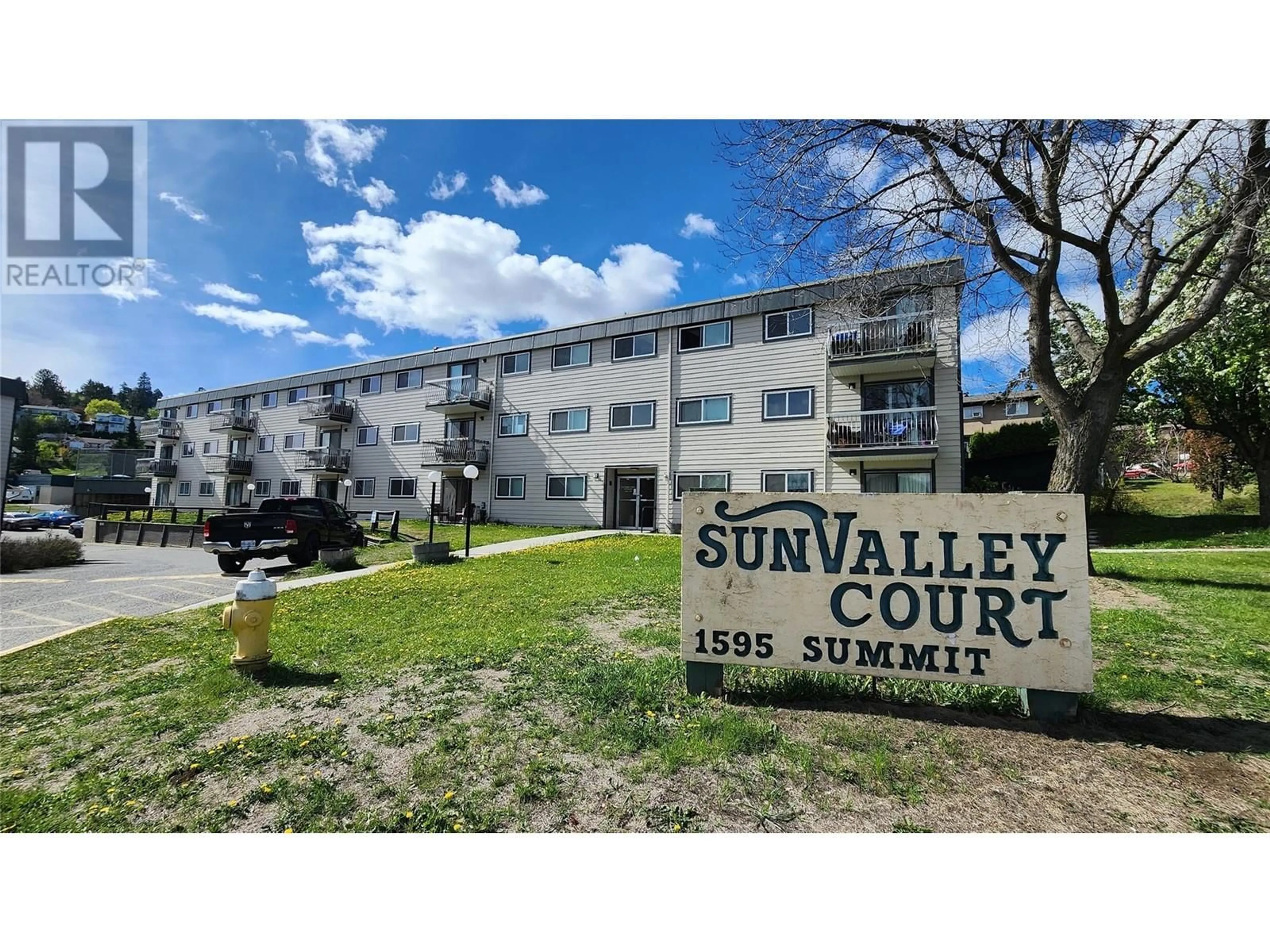 A pic from outside/outdoor area/front of a property/back of a property/a pic from drone, building for 1595 Summit Drive Unit# 4, Kamloops British Columbia V2E1E9